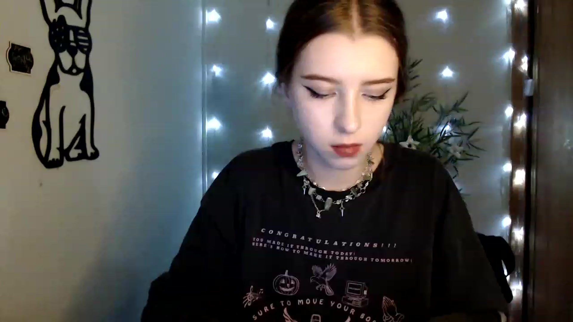 Gallery image thumbnail from Dreamy_devil's myfreecams stream on, 12/12/2022, 17:17 image 5 of 20