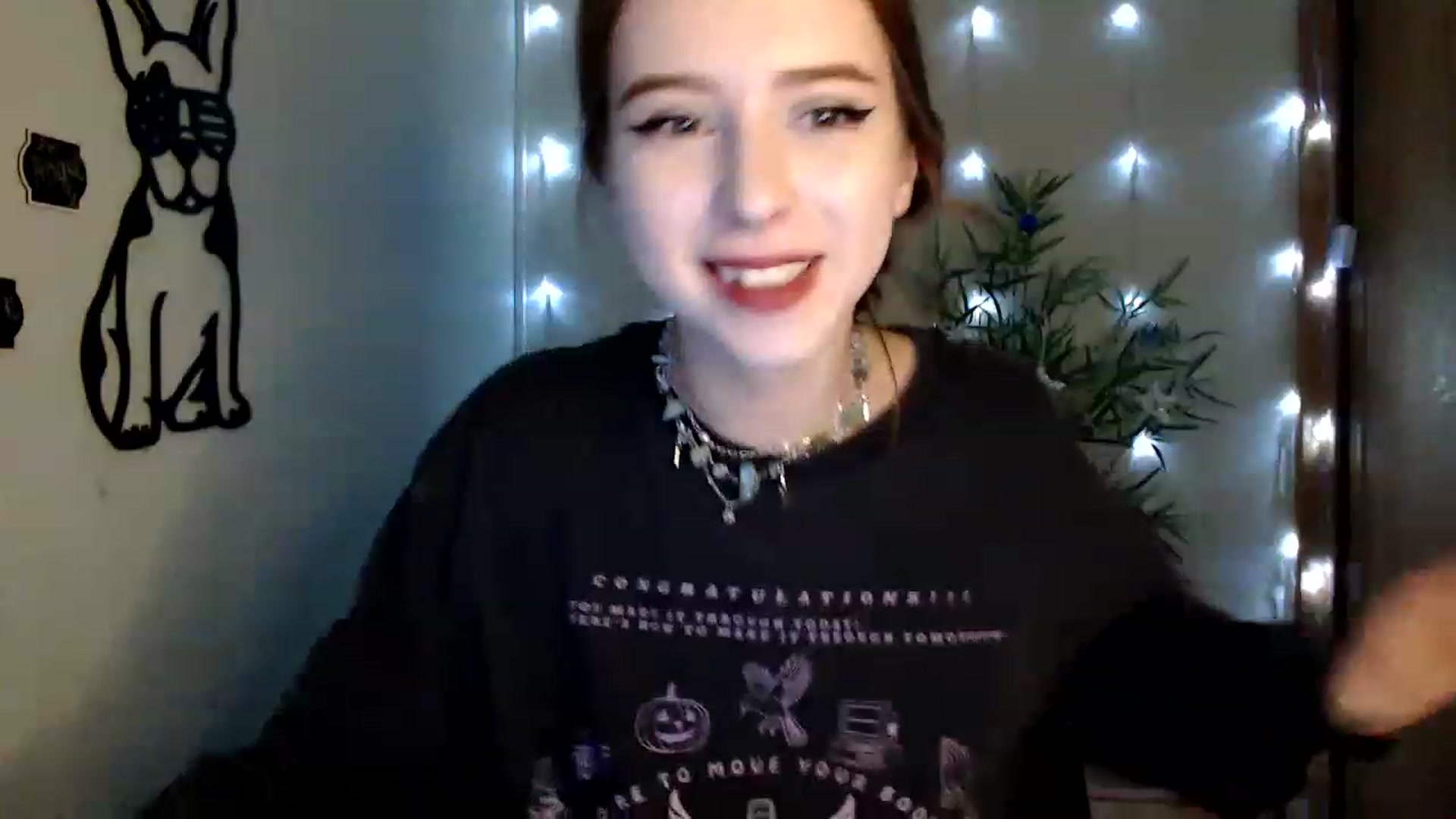 Gallery image thumbnail from Dreamy_devil's myfreecams stream on, 12/12/2022, 17:17 image 10 of 20