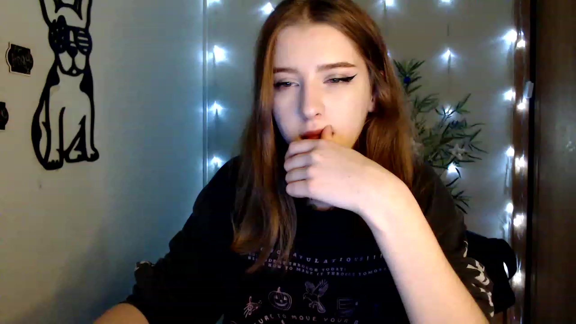 Gallery image thumbnail from Dreamy_devil's myfreecams stream on, 12/12/2022, 18:00 image 7 of 20