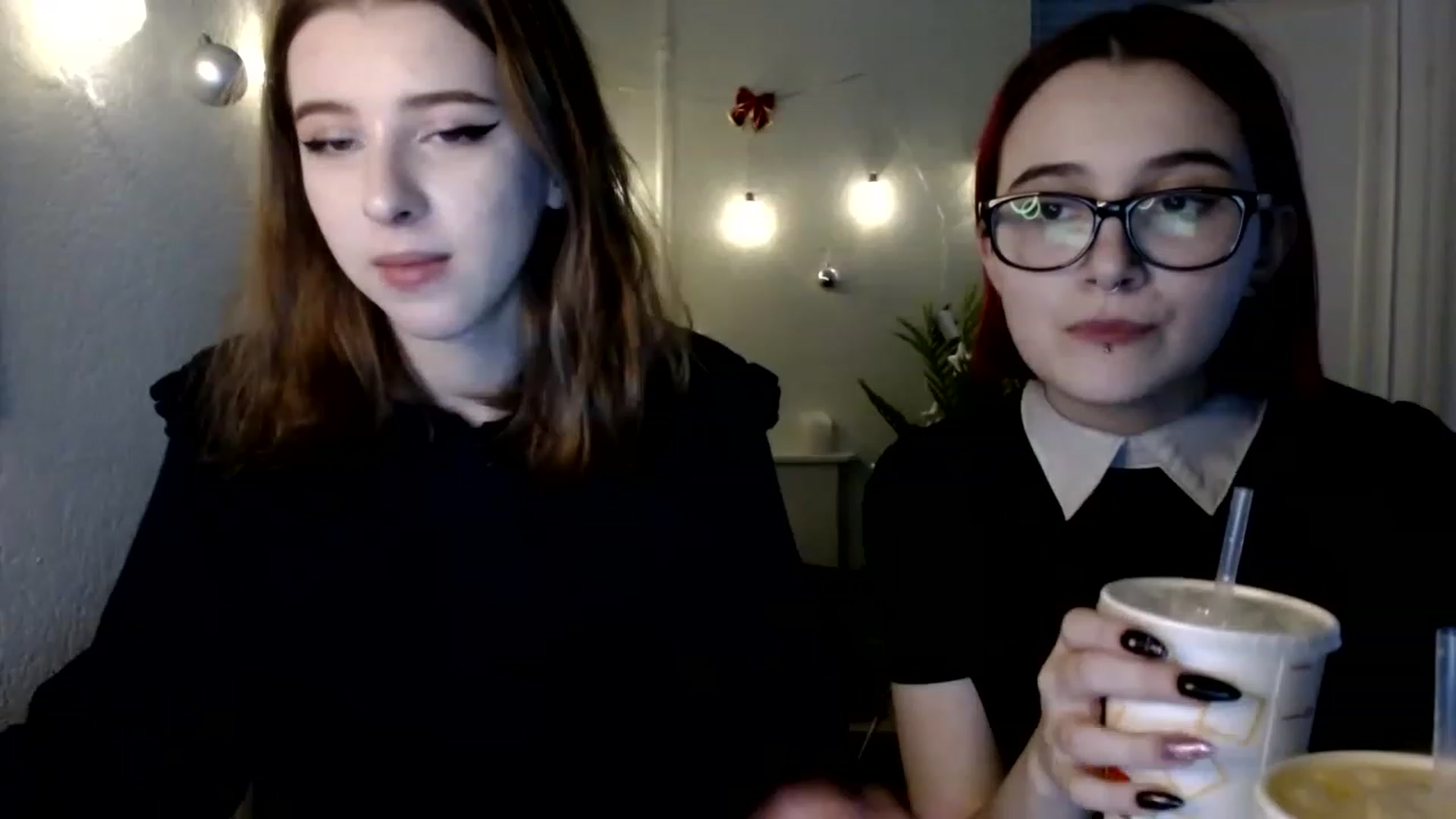 Gallery image thumbnail from Dreamy_devil's myfreecams stream on, 12/15/2022, 17:37 image 10 of 20