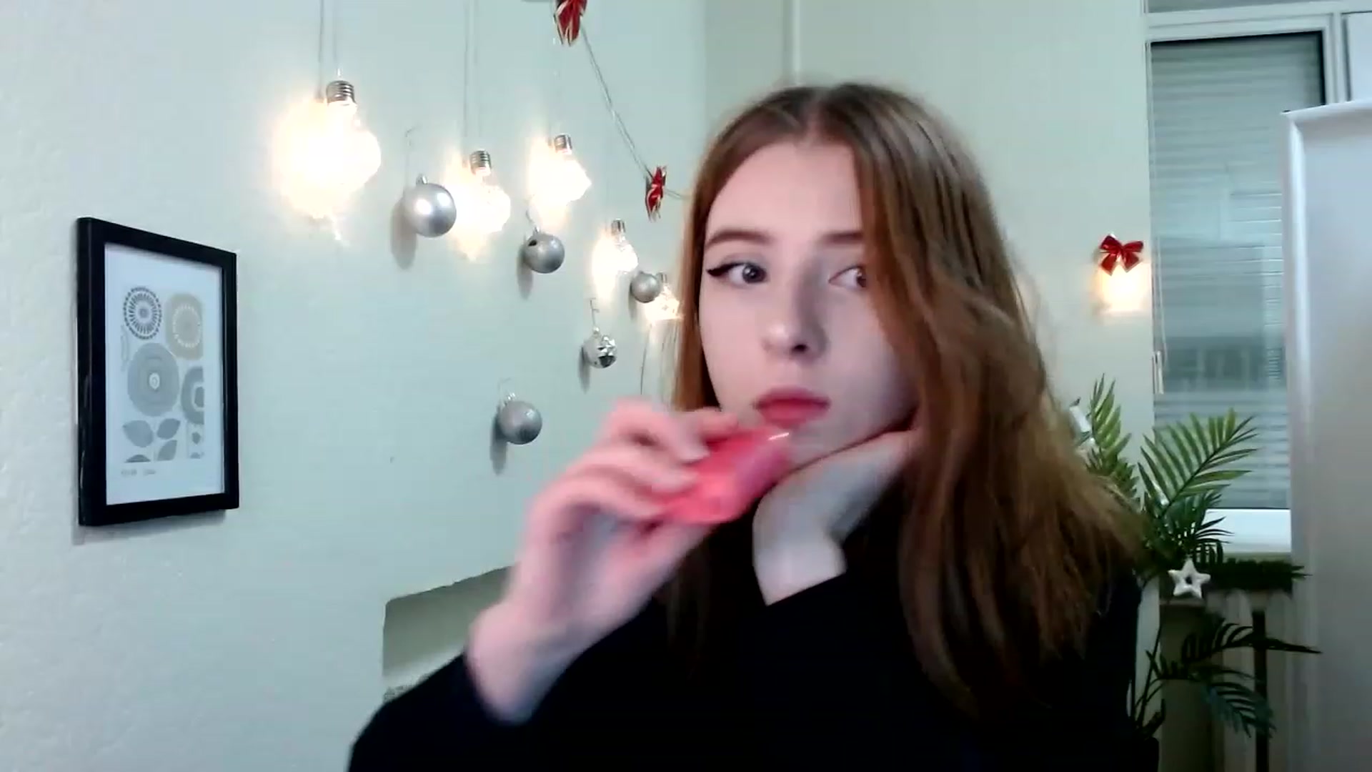 Gallery image thumbnail from Dreamy_devil's myfreecams stream on, 12/18/2022, 11:54 image 9 of 20