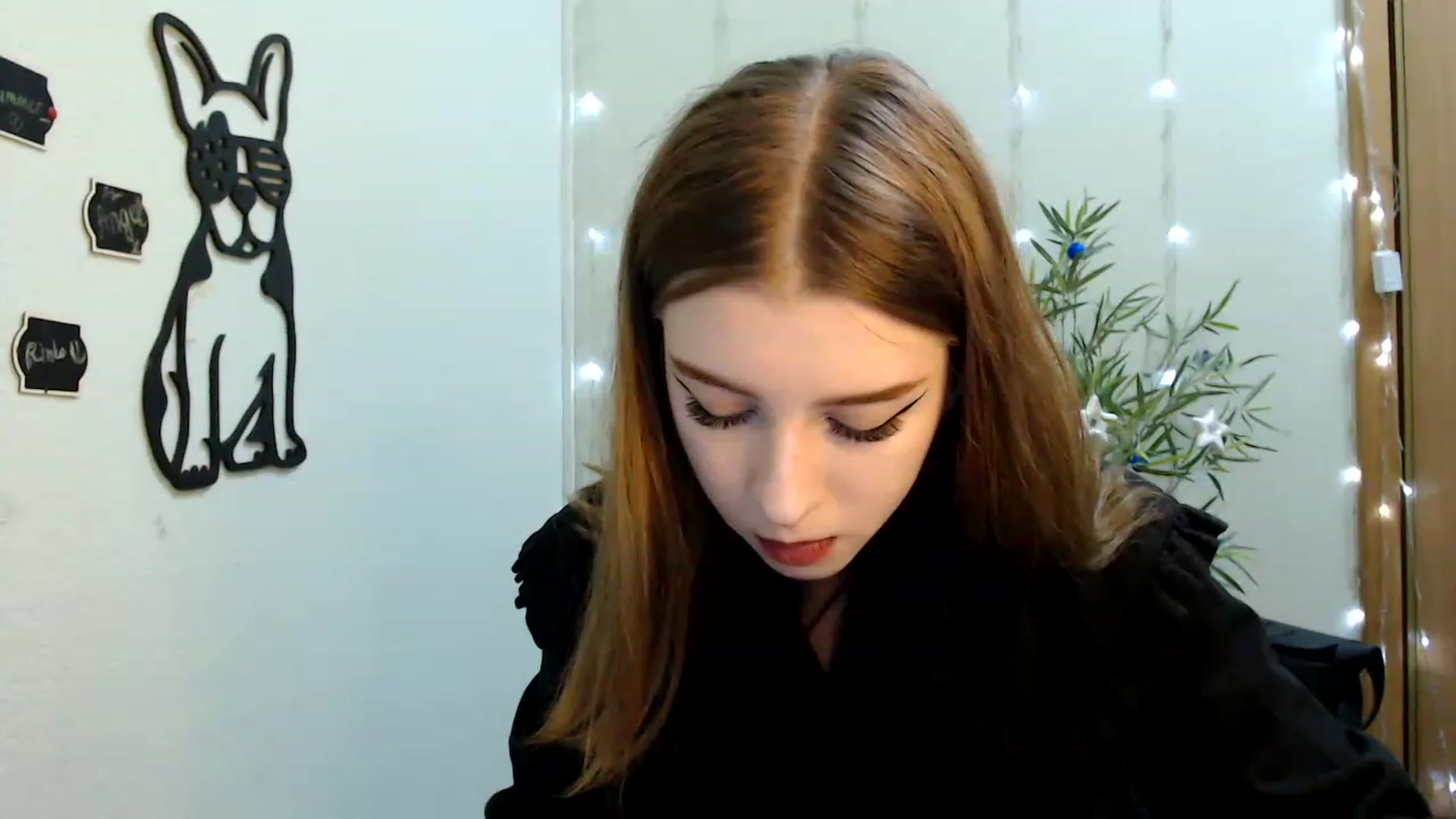 Gallery image thumbnail from Dreamy_devil's myfreecams stream on, 12/22/2022, 10:27 image 2 of 20