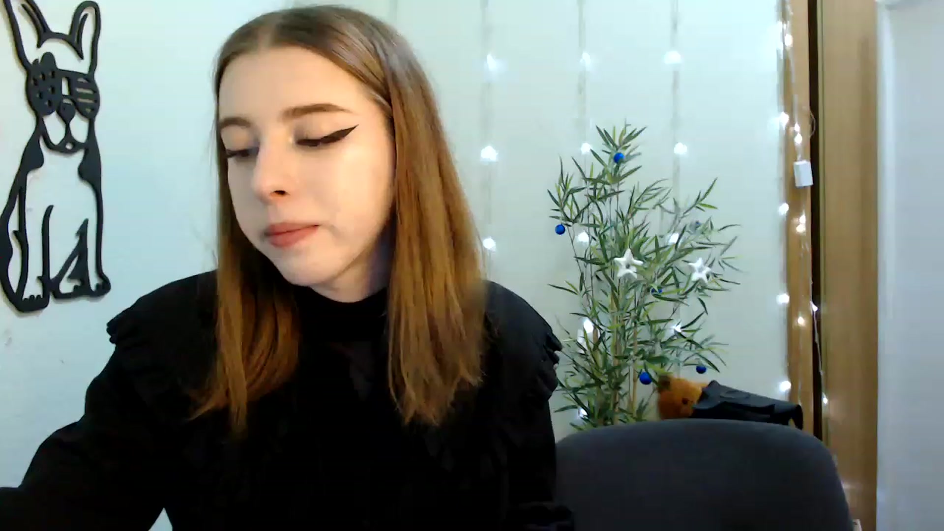 Gallery image thumbnail from Dreamy_devil's myfreecams stream on, 12/22/2022, 12:30 image 19 of 20