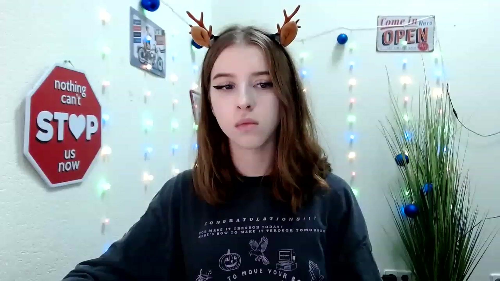 Gallery image thumbnail from Dreamy_devil's myfreecams stream on, 12/25/2022, 15:23 image 2 of 20