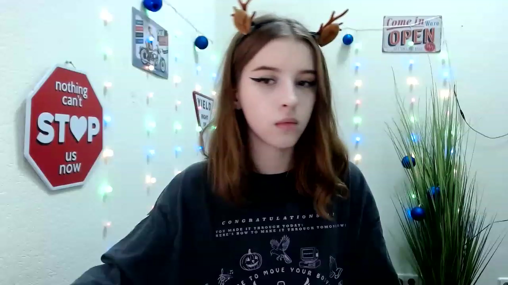 Gallery image thumbnail from Dreamy_devil's myfreecams stream on, 12/25/2022, 15:23 image 9 of 20