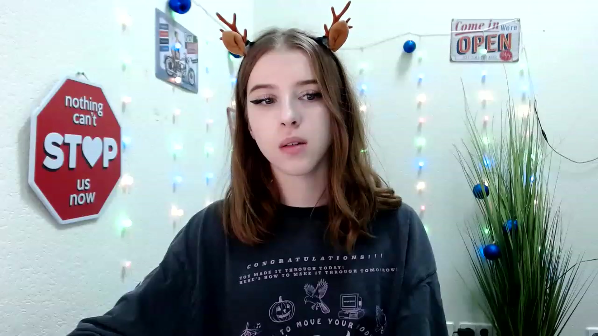 Gallery image thumbnail from Dreamy_devil's myfreecams stream on, 12/25/2022, 15:23 image 5 of 20