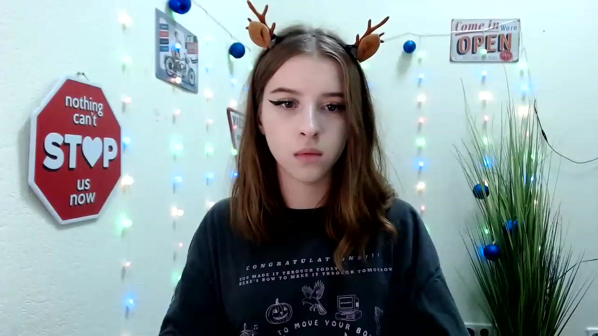 Gallery image thumbnail from Dreamy_devil's myfreecams stream on, 12/25/2022, 15:23 image 4 of 20