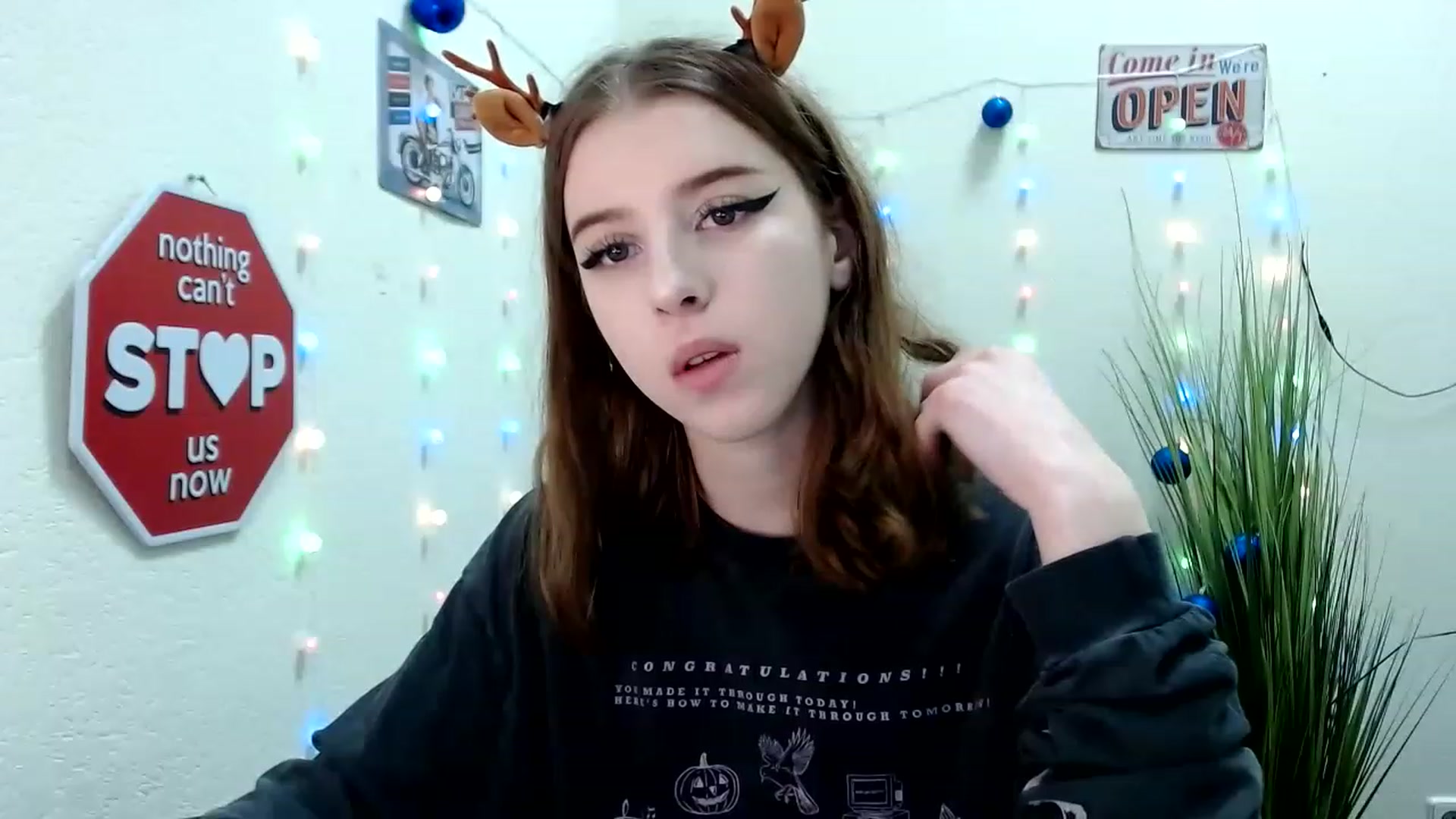 Gallery image thumbnail from Dreamy_devil's myfreecams stream on, 12/25/2022, 15:23 image 17 of 20