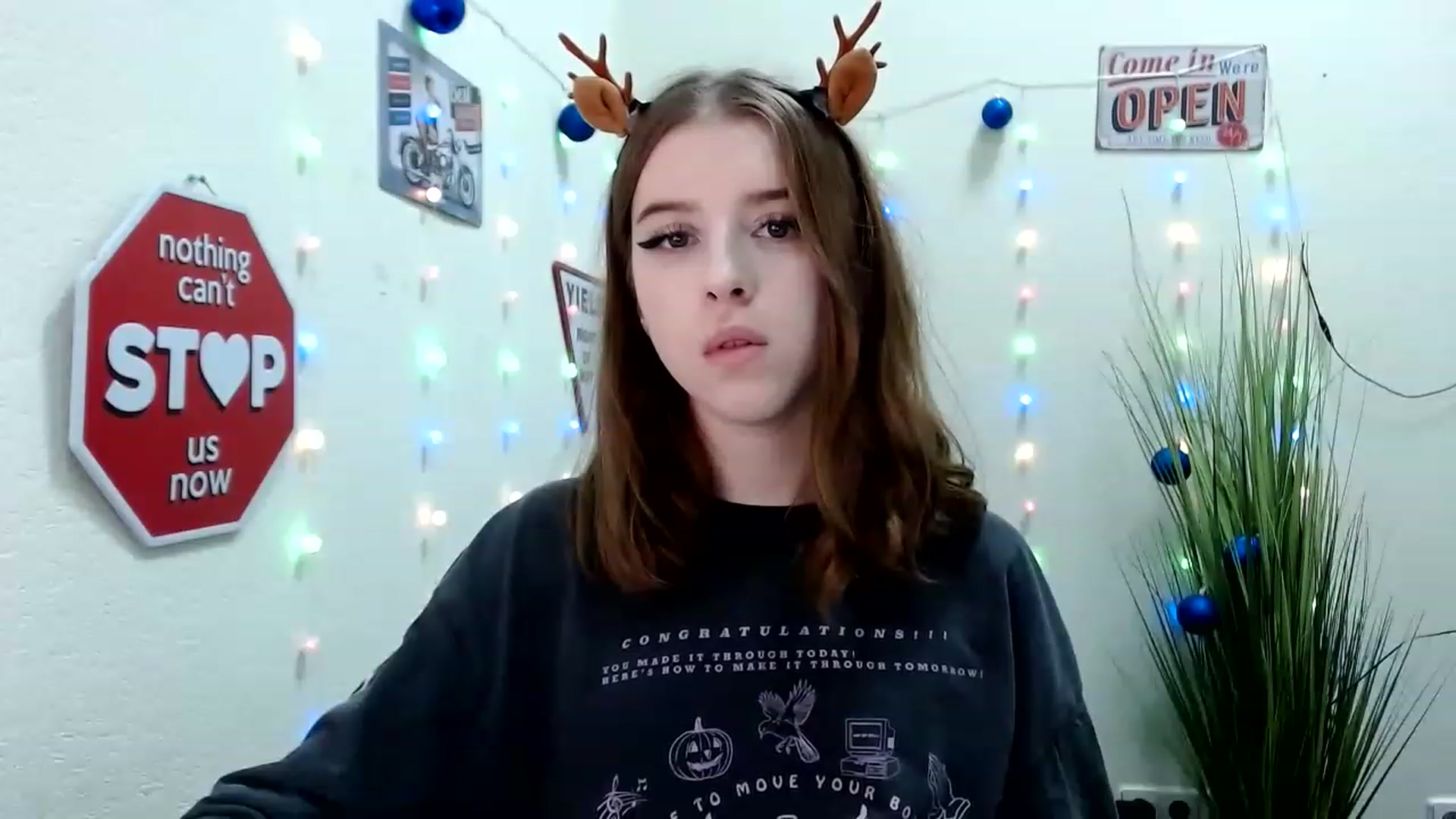 Gallery image thumbnail from Dreamy_devil's myfreecams stream on, 12/25/2022, 15:23 image 6 of 20
