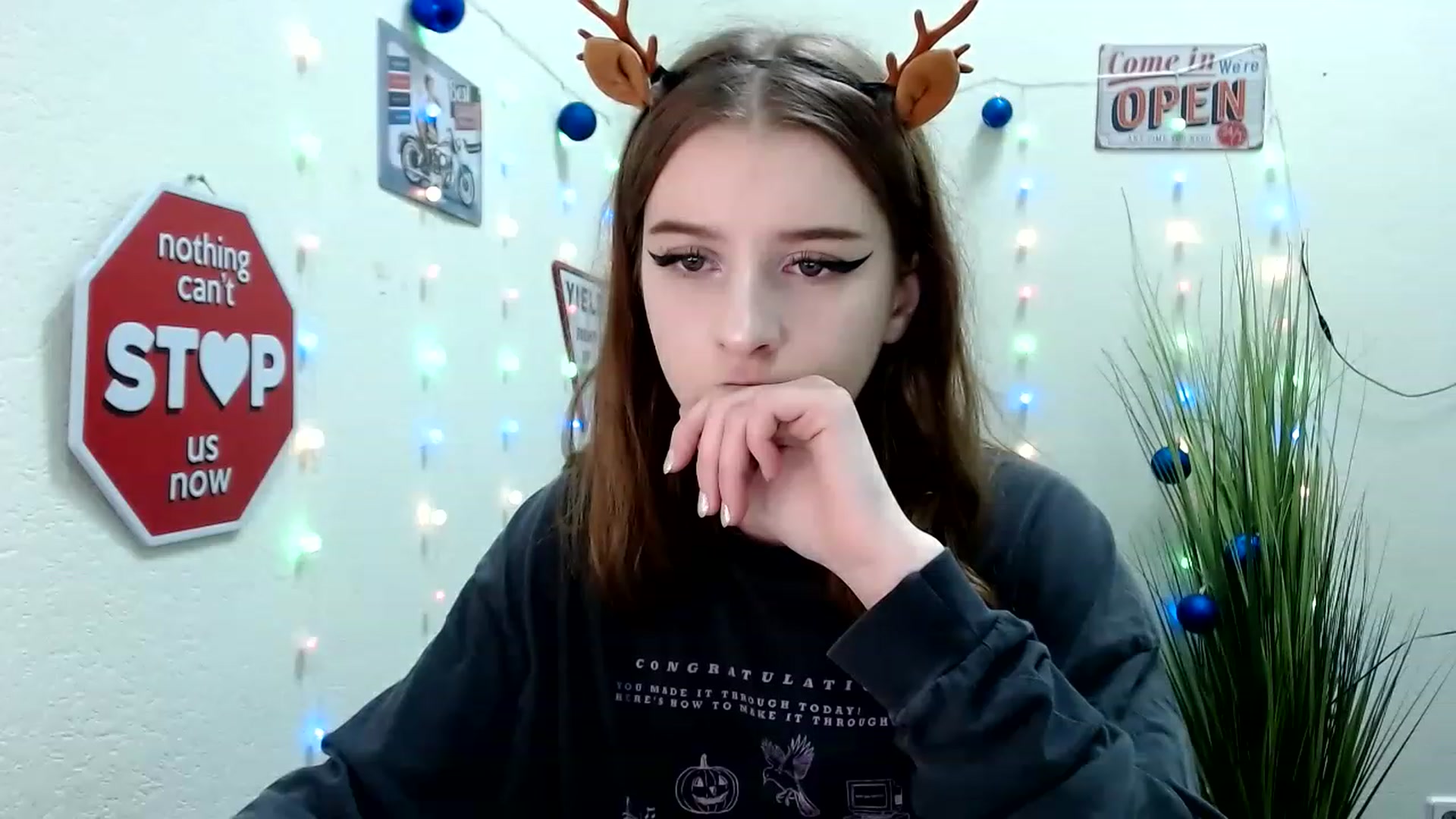 Gallery image thumbnail from Dreamy_devil's myfreecams stream on, 12/25/2022, 15:23 image 19 of 20