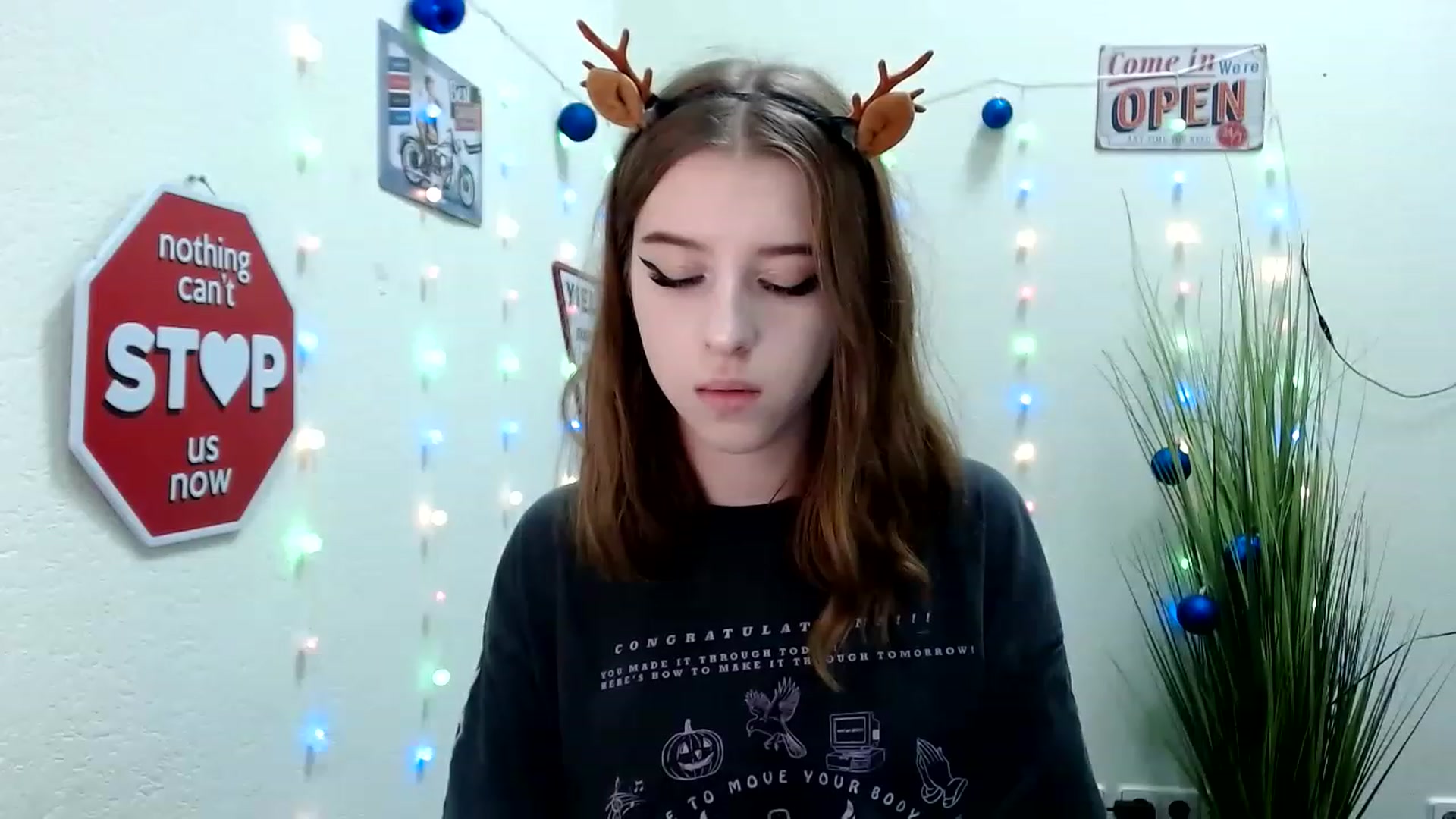 Gallery image thumbnail from Dreamy_devil's myfreecams stream on, 12/25/2022, 15:23 image 12 of 20