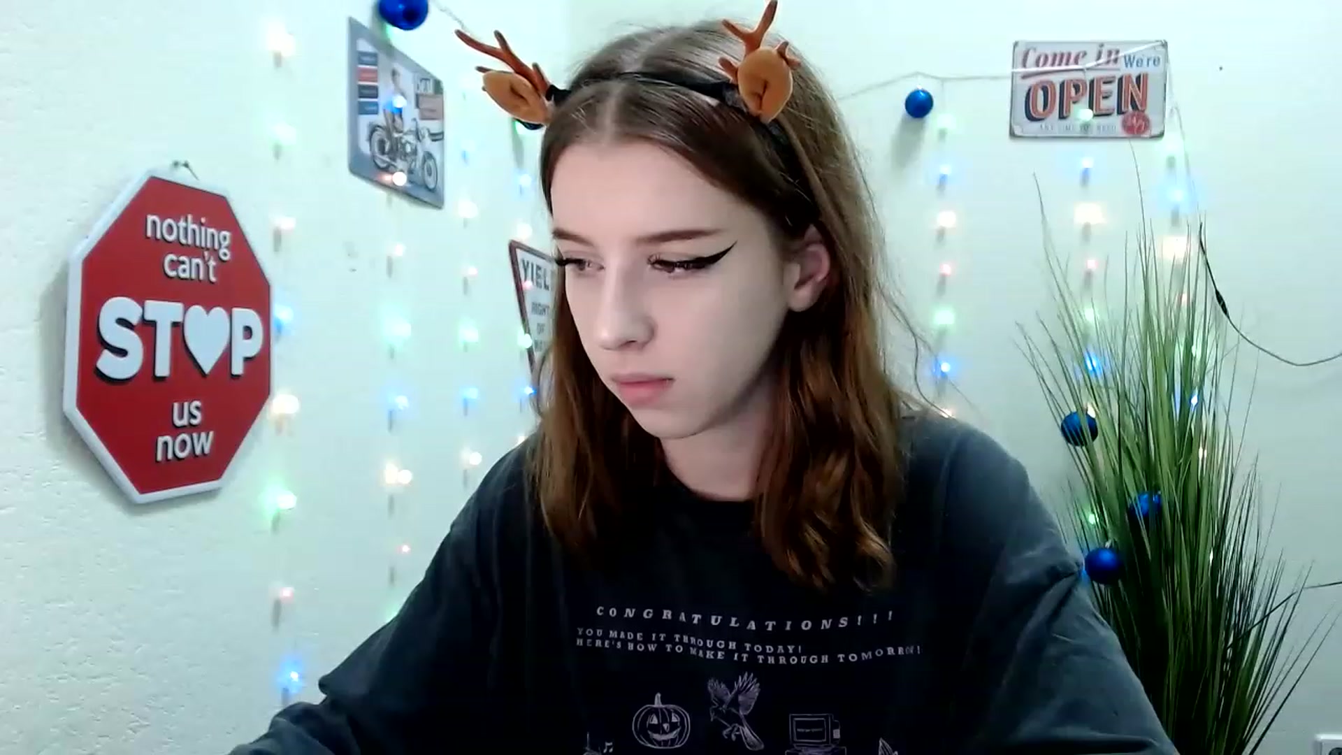 Gallery image thumbnail from Dreamy_devil's myfreecams stream on, 12/25/2022, 15:23 image 18 of 20