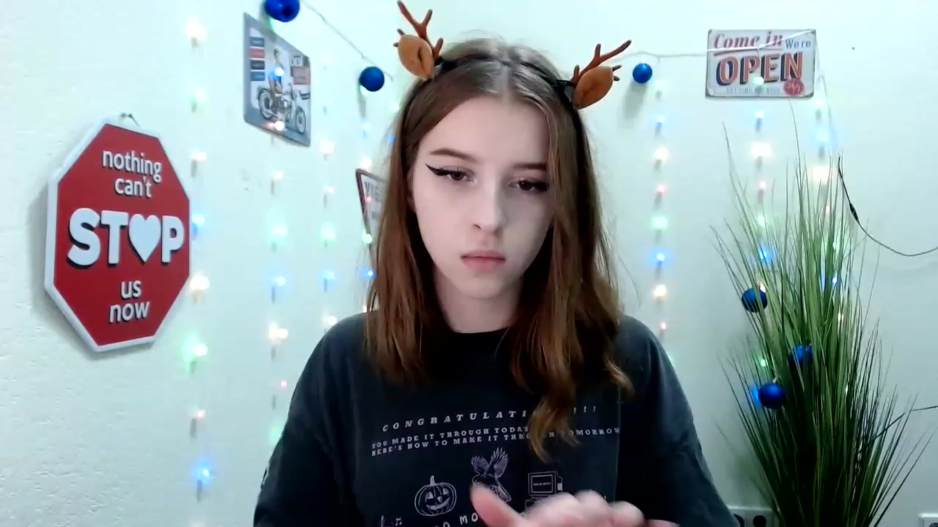 Gallery image thumbnail from Dreamy_devil's myfreecams stream on, 12/25/2022, 15:23 image 1 of 20
