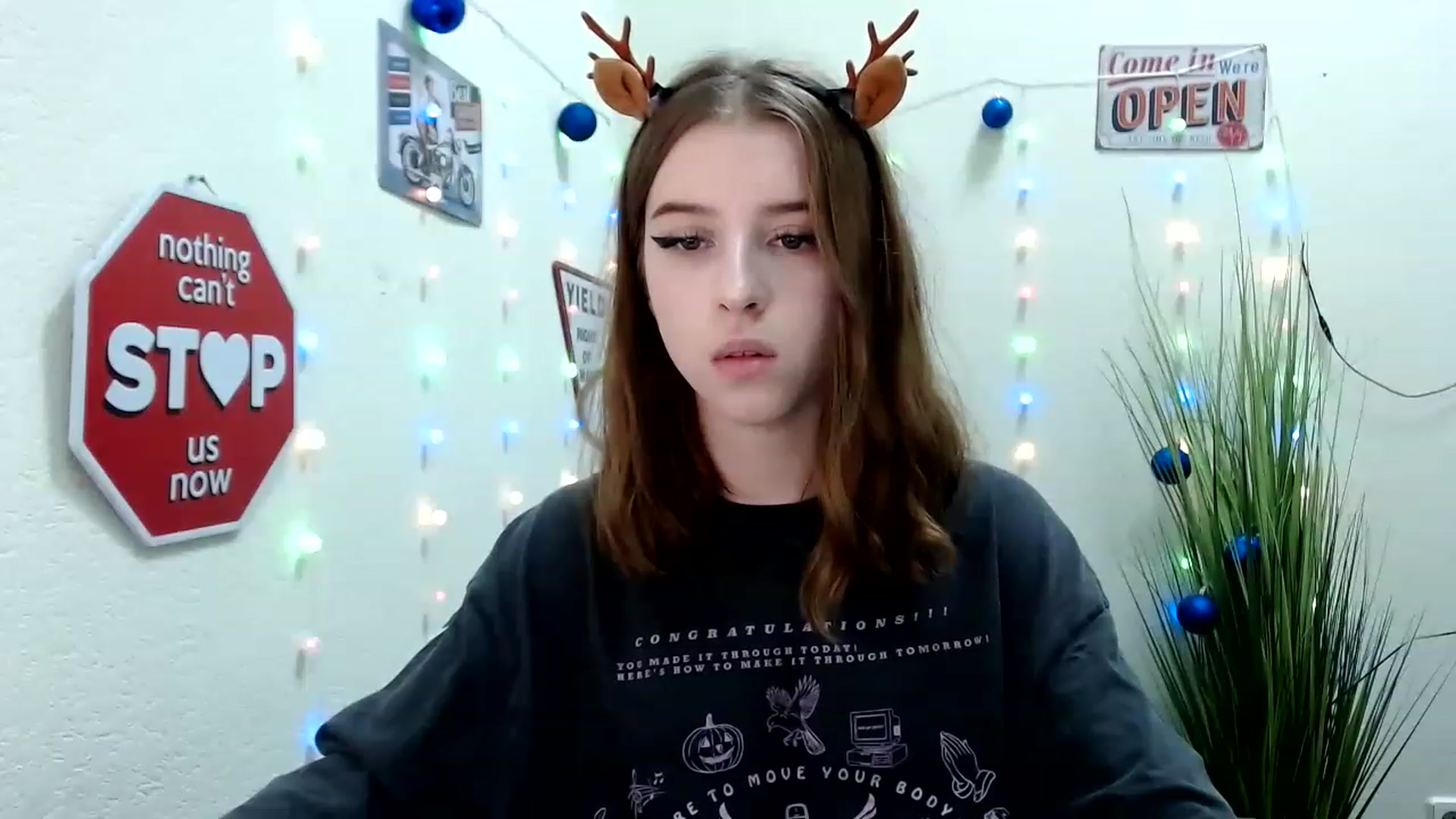 Gallery image thumbnail from Dreamy_devil's myfreecams stream on, 12/25/2022, 15:23 image 10 of 20