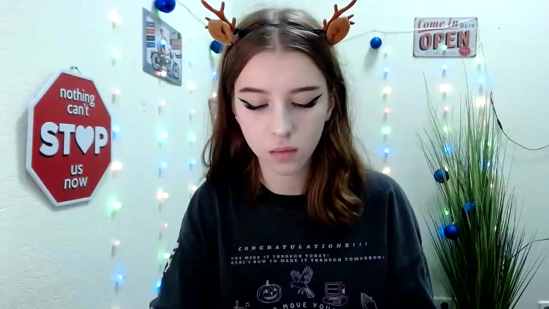 Gallery image thumbnail from Dreamy_devil's myfreecams stream on, 12/25/2022, 15:23 image 15 of 20