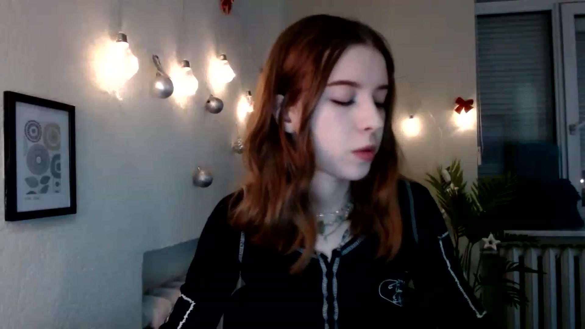 Gallery image thumbnail from Dreamy_devil's myfreecams stream on, 12/29/2022, 14:34 image 15 of 20