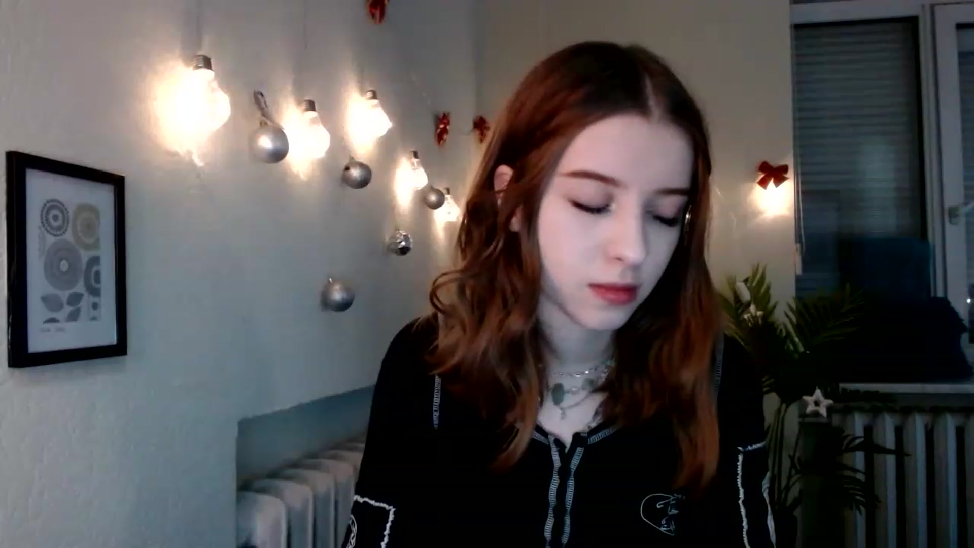 Gallery image thumbnail from Dreamy_devil's myfreecams stream on, 12/29/2022, 14:34 image 16 of 20