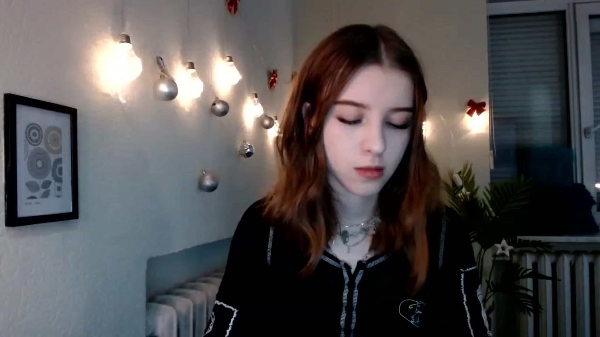 Gallery image thumbnail from Dreamy_devil's myfreecams stream on, 12/29/2022, 14:34 image 1 of 20