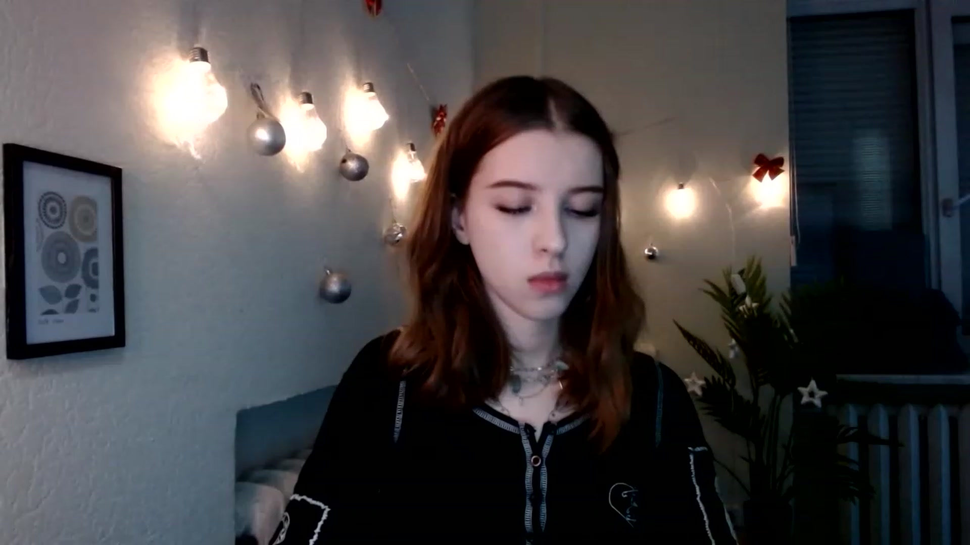 Gallery image thumbnail from Dreamy_devil's myfreecams stream on, 12/29/2022, 15:17 image 16 of 20