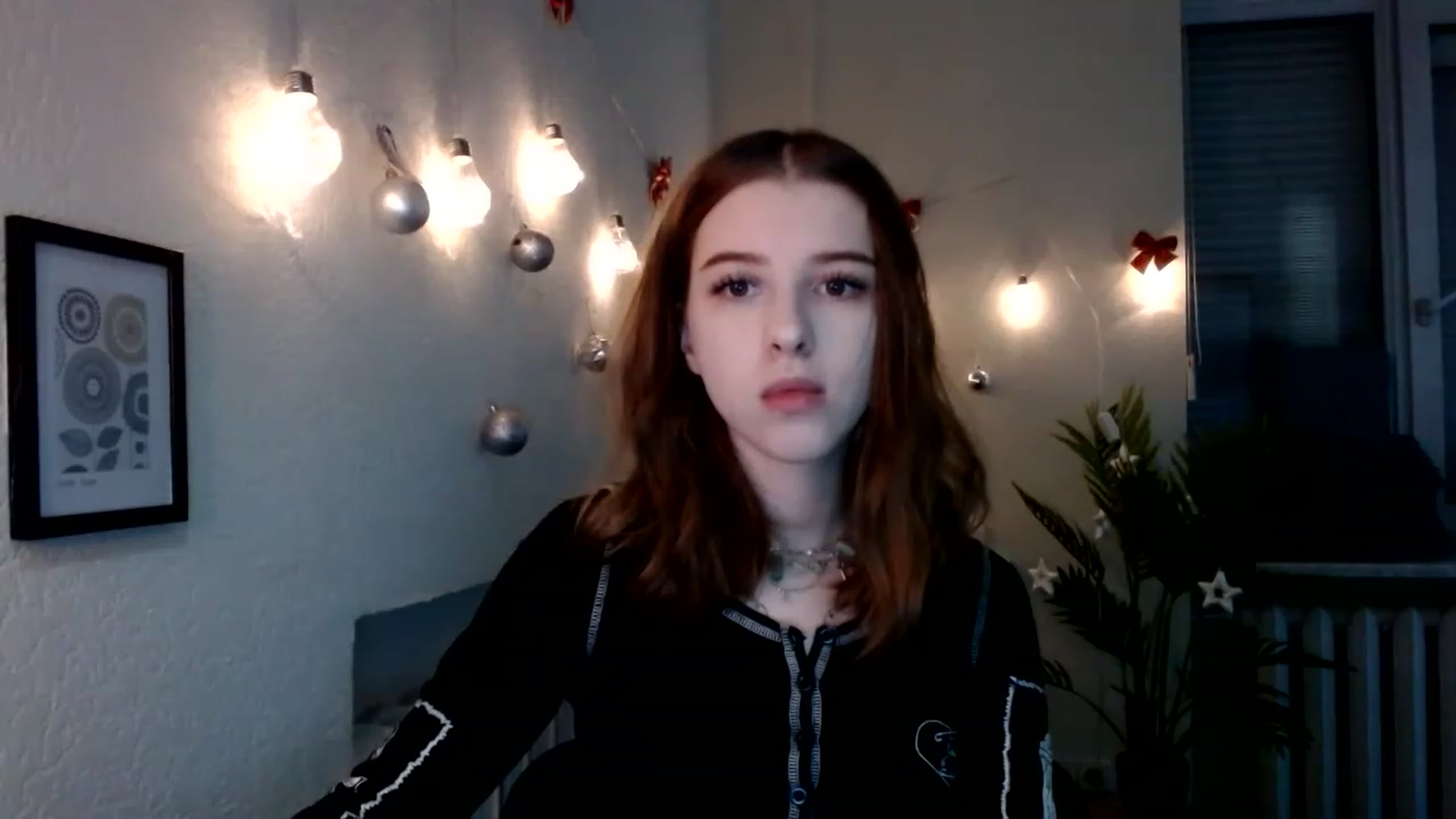 Gallery image thumbnail from Dreamy_devil's myfreecams stream on, 12/29/2022, 15:17 image 15 of 20