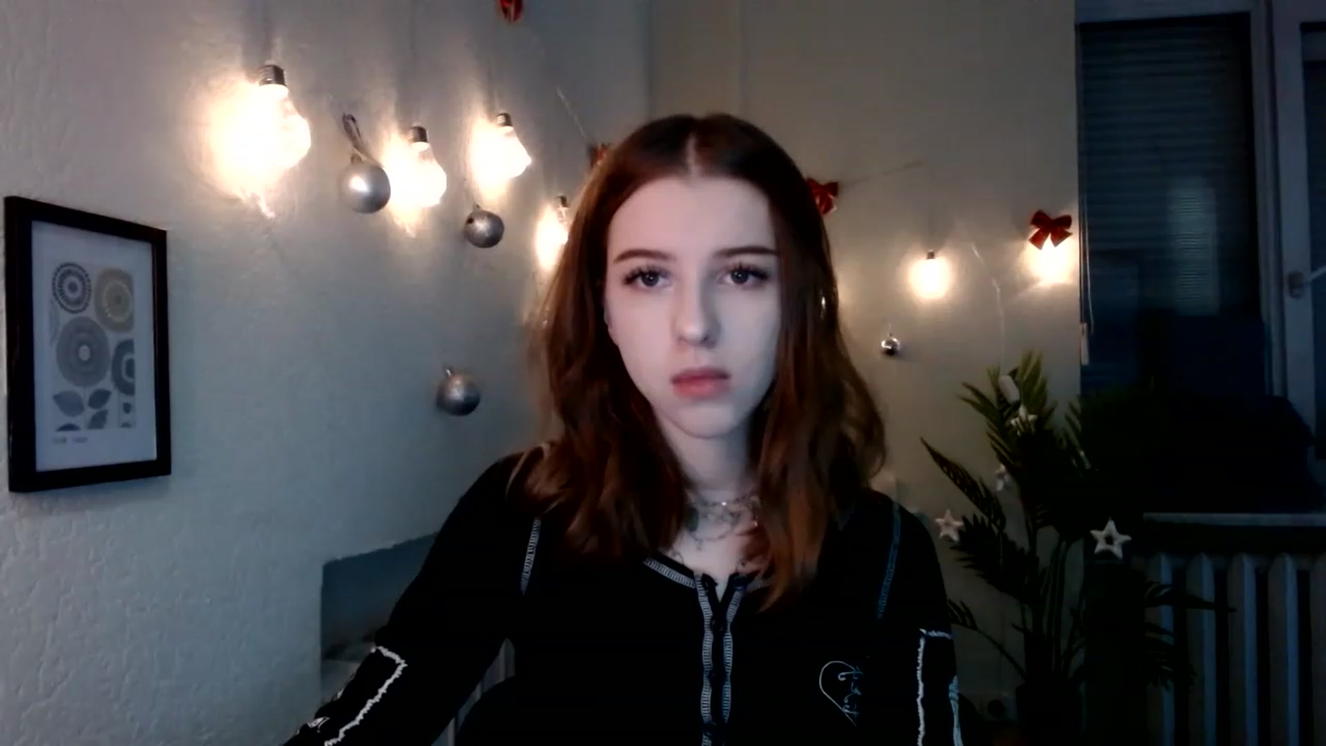 Gallery image thumbnail from Dreamy_devil's myfreecams stream on, 12/29/2022, 15:17 image 14 of 20