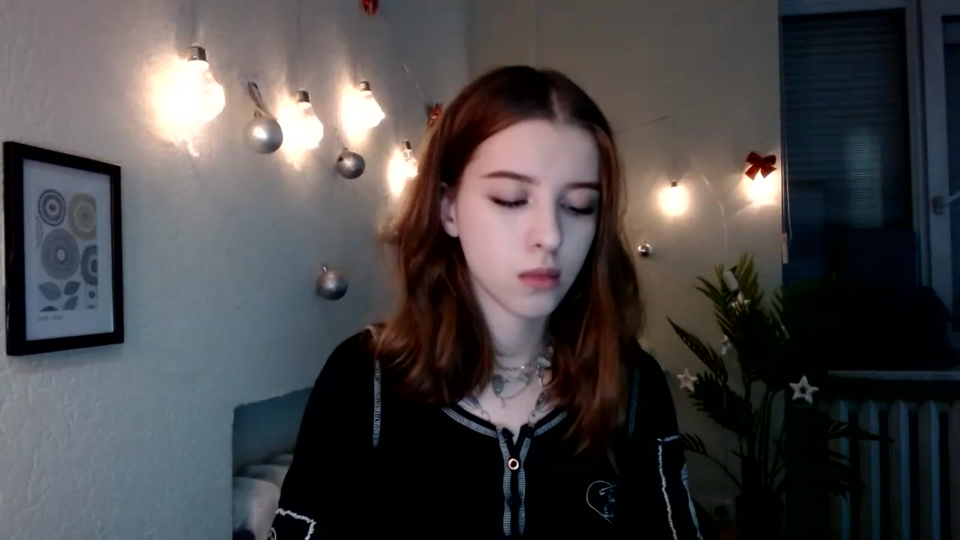 Gallery image thumbnail from Dreamy_devil's myfreecams stream on, 12/29/2022, 15:17 image 9 of 20