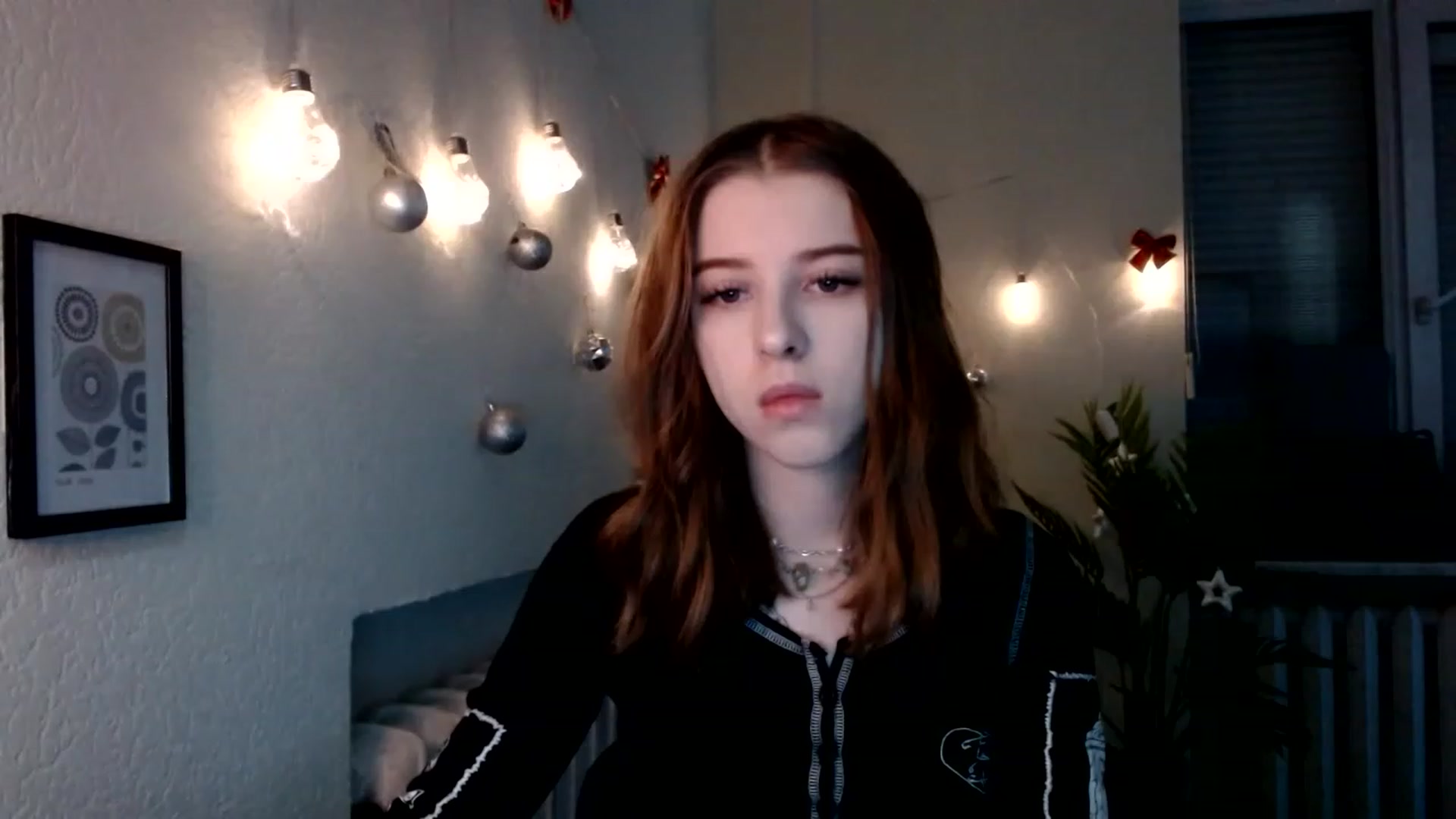 Gallery image thumbnail from Dreamy_devil's myfreecams stream on, 12/29/2022, 16:38 image 1 of 20