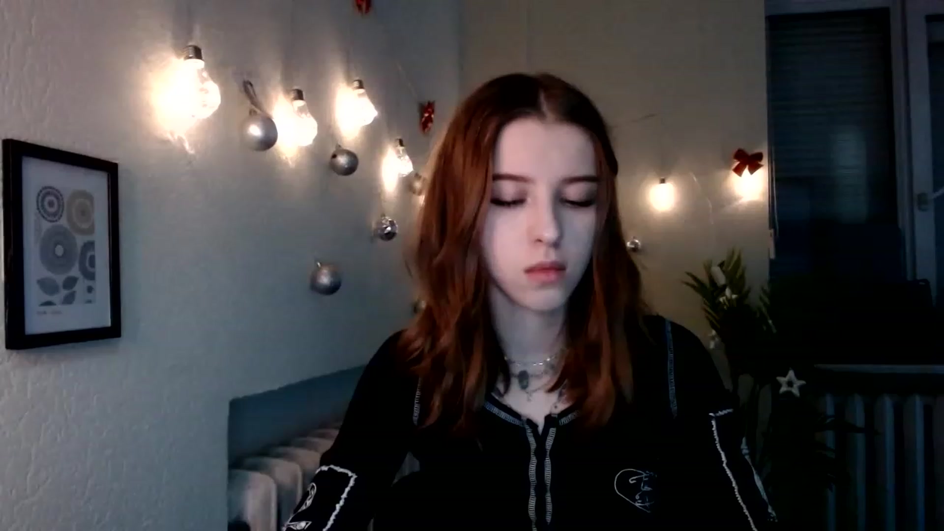 Gallery image thumbnail from Dreamy_devil's myfreecams stream on, 12/29/2022, 16:38 image 18 of 20