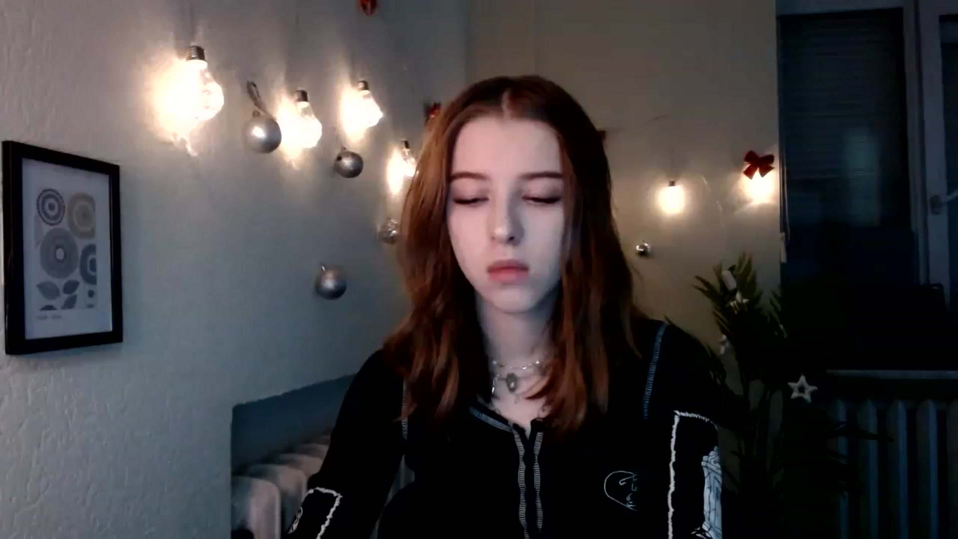 Gallery image thumbnail from Dreamy_devil's myfreecams stream on, 12/29/2022, 16:38 image 8 of 20
