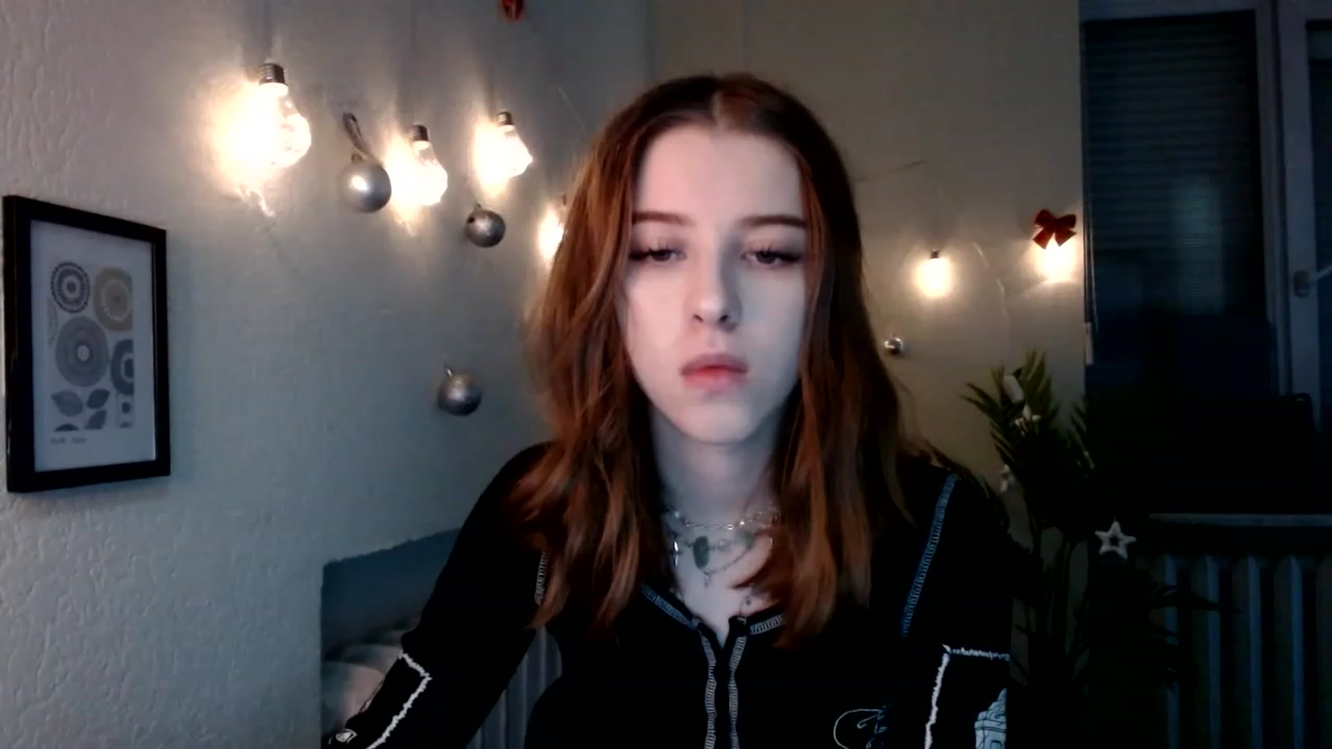 Gallery image thumbnail from Dreamy_devil's myfreecams stream on, 12/29/2022, 16:38 image 5 of 20