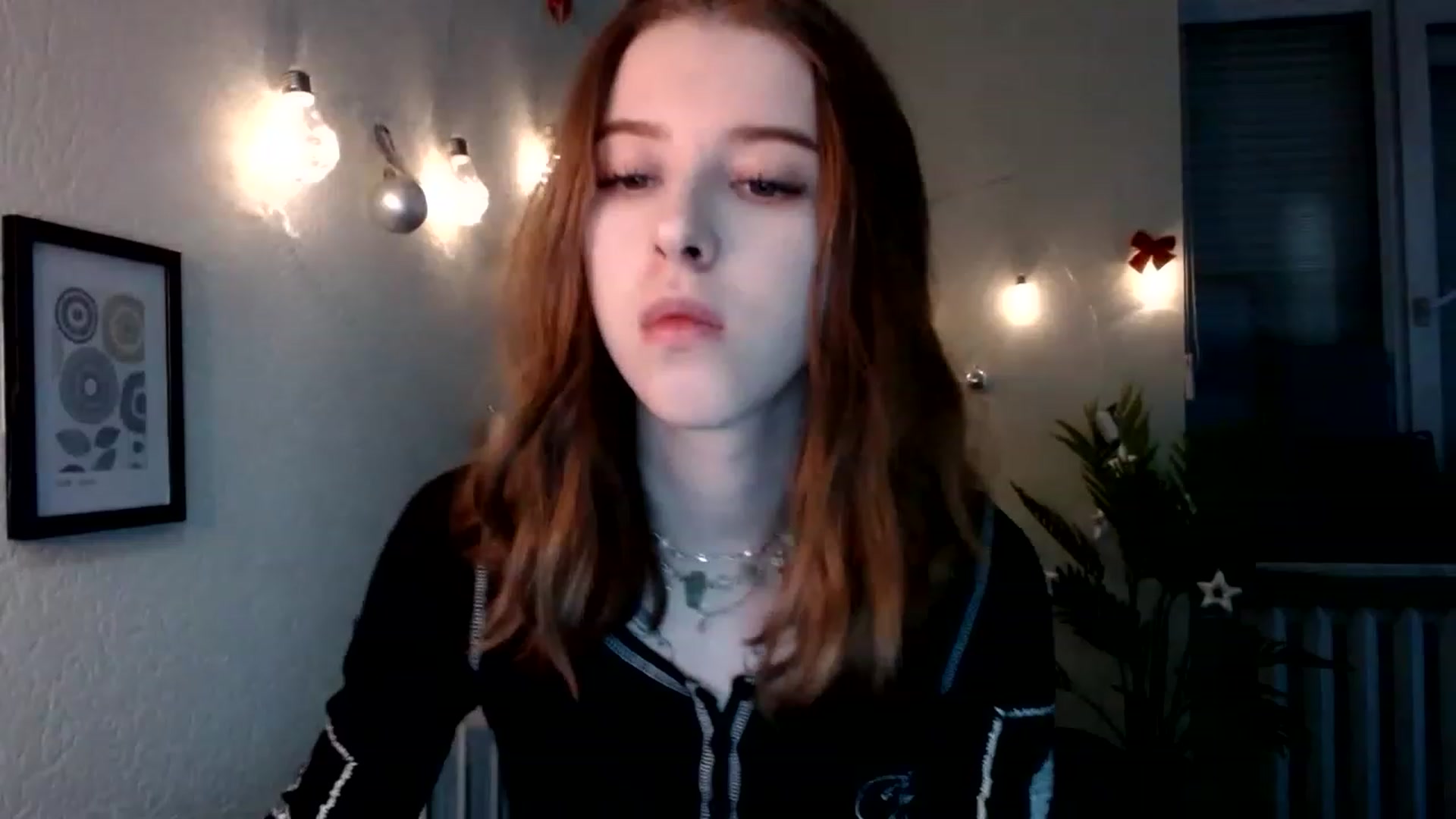 Gallery image thumbnail from Dreamy_devil's myfreecams stream on, 12/29/2022, 16:38 image 19 of 20