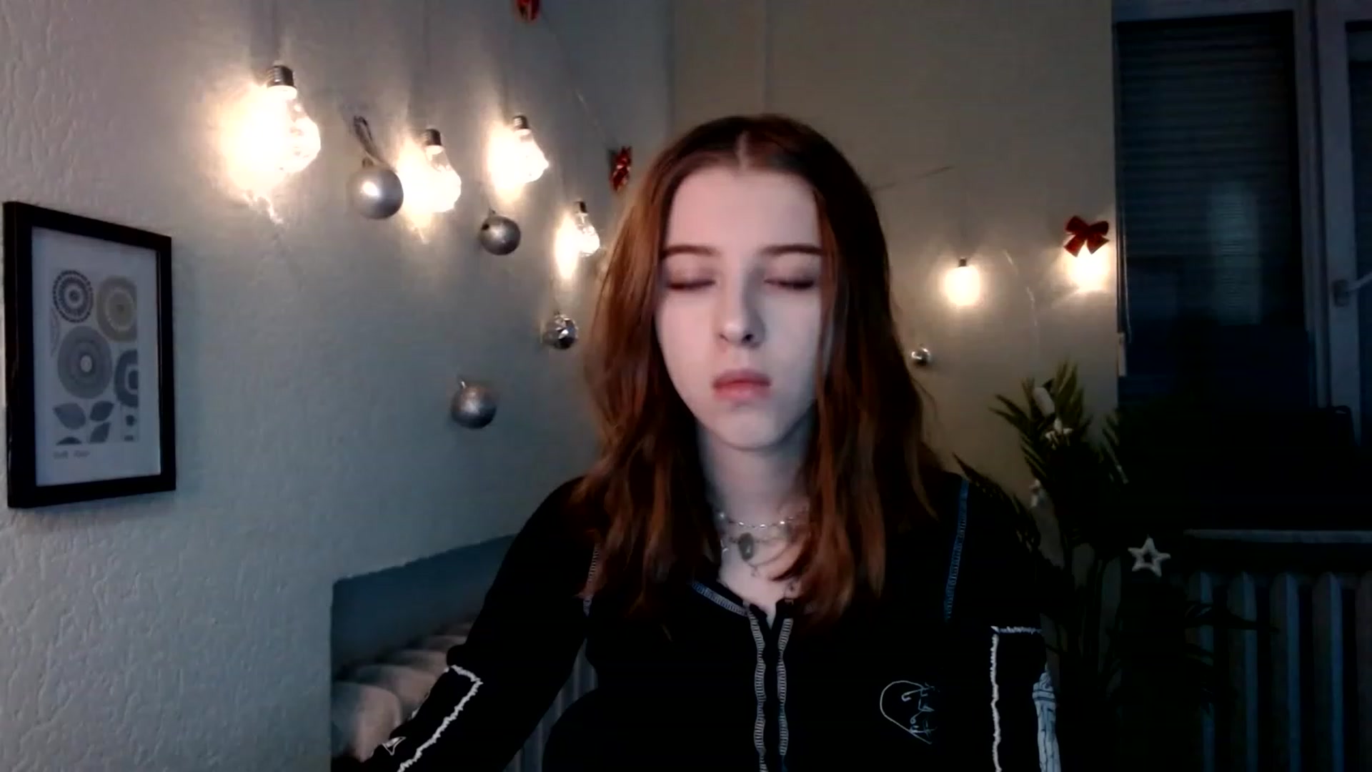 Gallery image thumbnail from Dreamy_devil's myfreecams stream on, 12/29/2022, 16:38 image 13 of 20