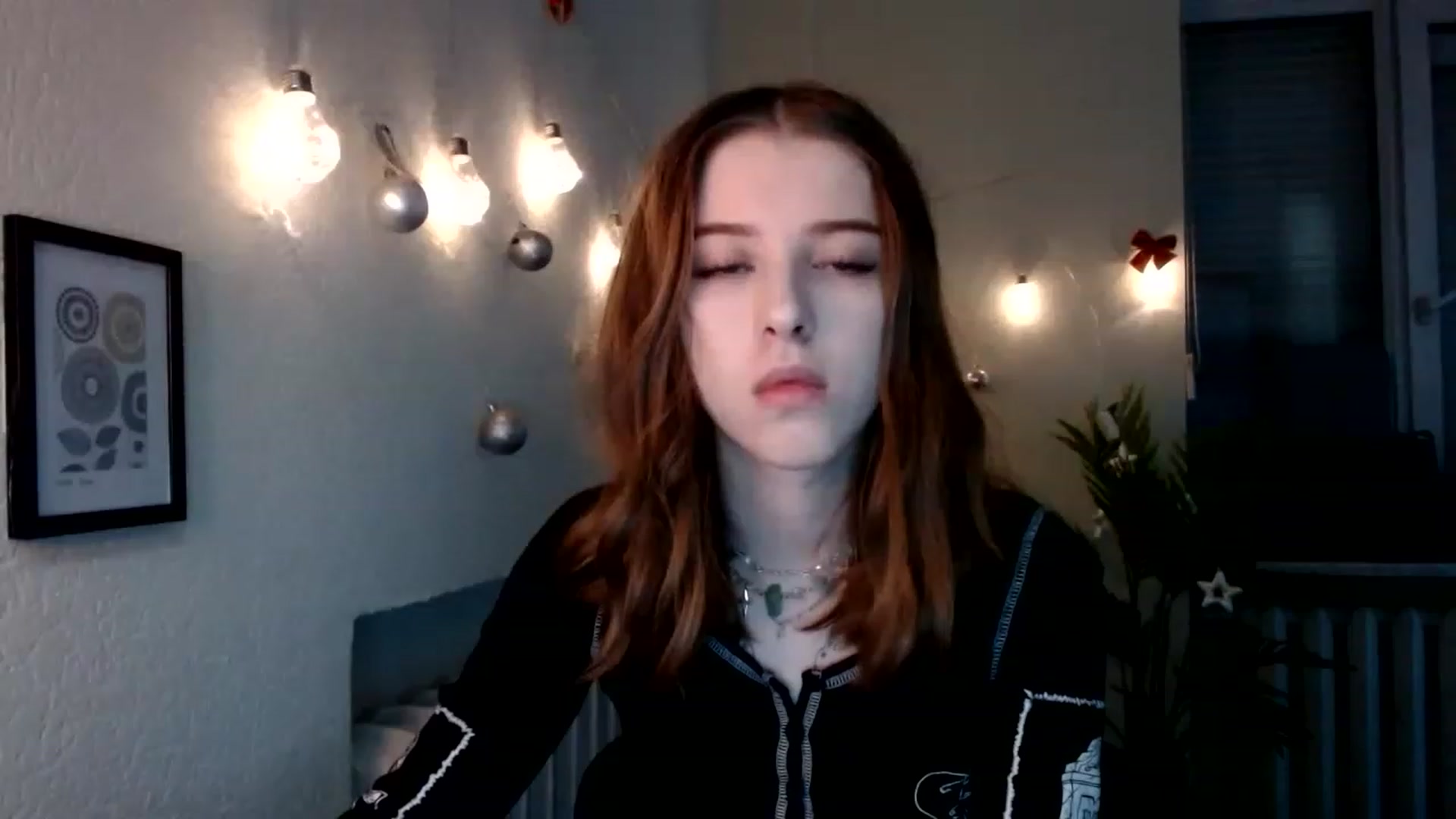 Gallery image thumbnail from Dreamy_devil's myfreecams stream on, 12/29/2022, 16:38 image 6 of 20
