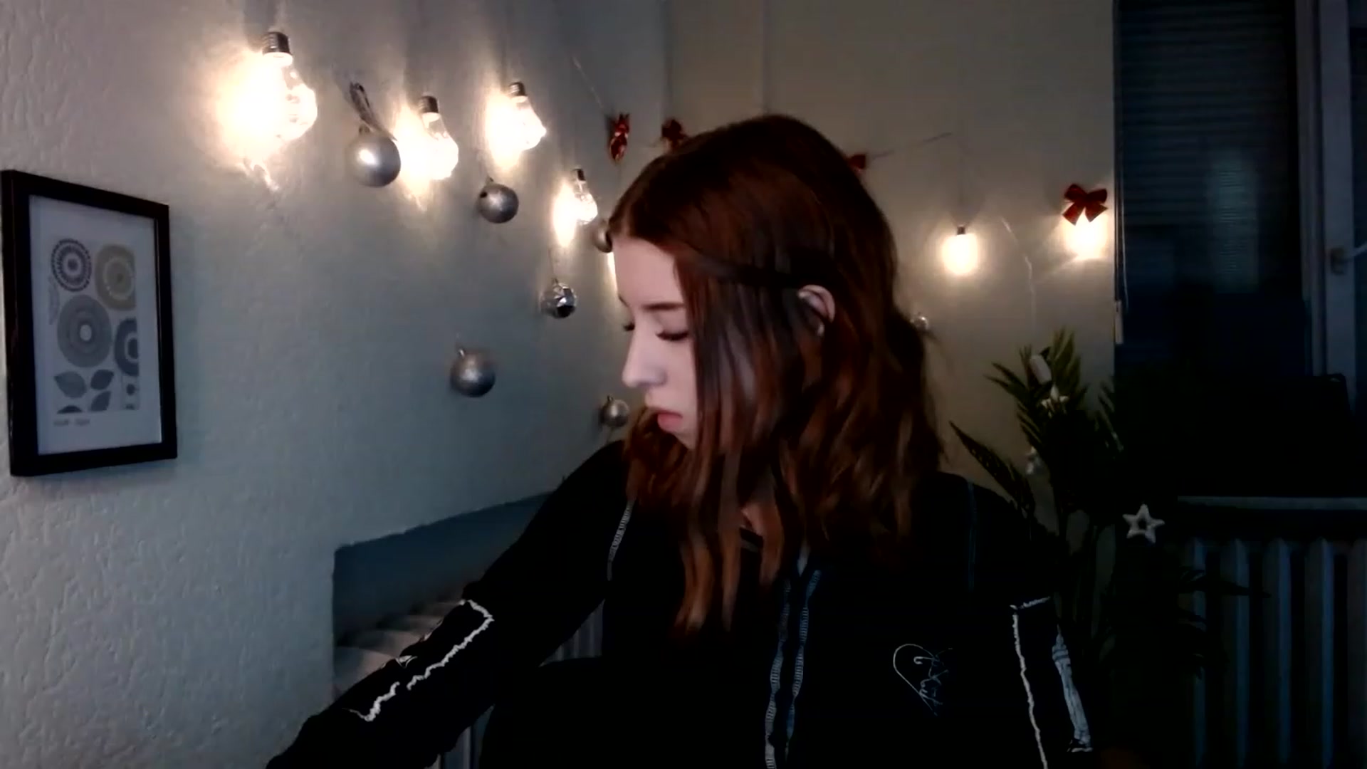 Gallery image thumbnail from Dreamy_devil's myfreecams stream on, 12/29/2022, 17:15 image 17 of 20