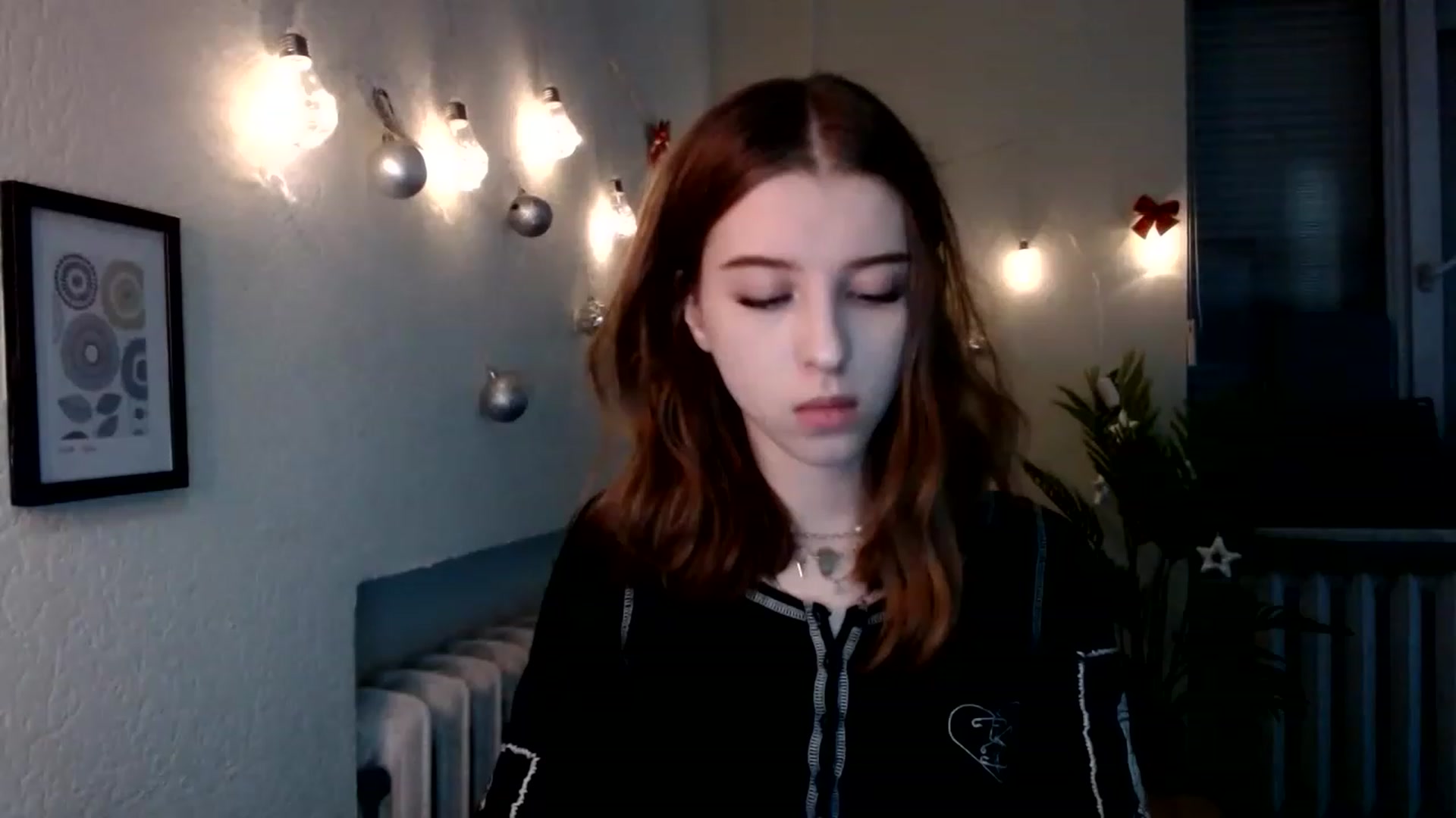 Gallery image thumbnail from Dreamy_devil's myfreecams stream on, 12/29/2022, 17:15 image 18 of 20