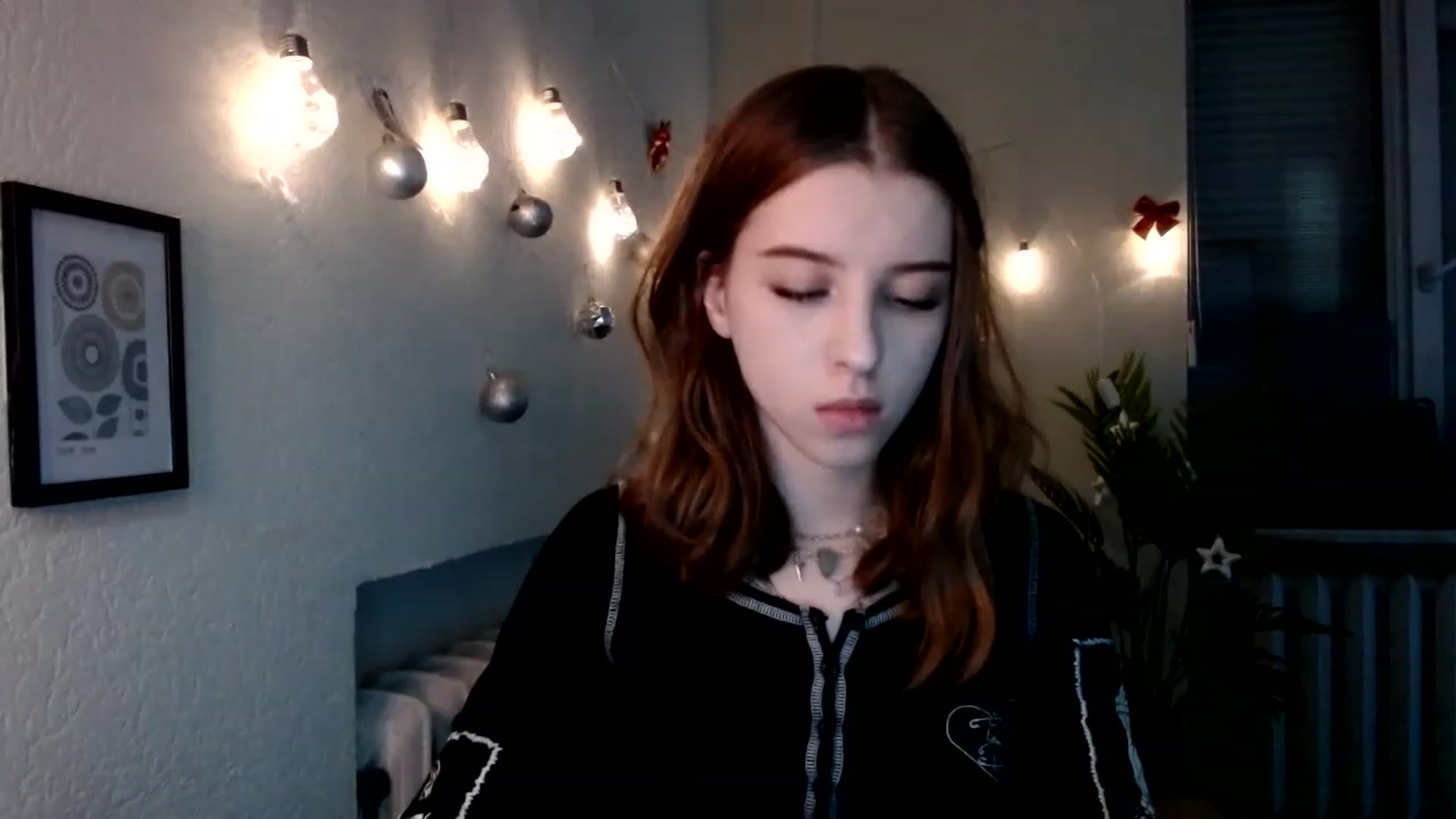 Gallery image thumbnail from Dreamy_devil's myfreecams stream on, 12/29/2022, 17:15 image 16 of 20