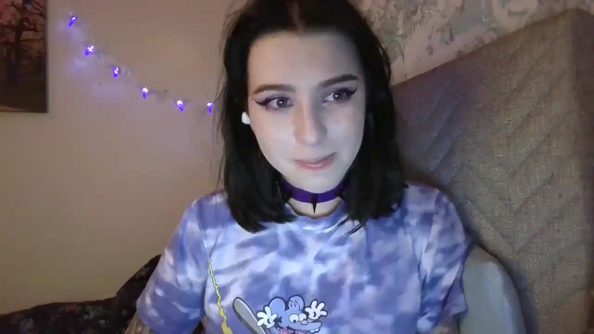 Gallery image thumbnail from Dreamy_devil's myfreecams stream on, 10/04/2025, 21:22 image 3 of 20