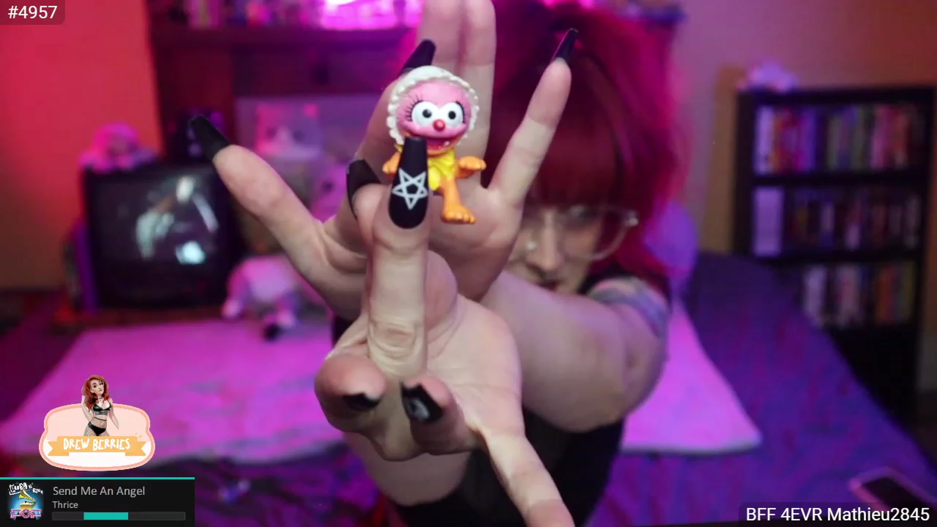 Gallery image thumbnail from DrewBerries's myfreecams stream on, 11/17/2022, 02:54 image 5 of 20