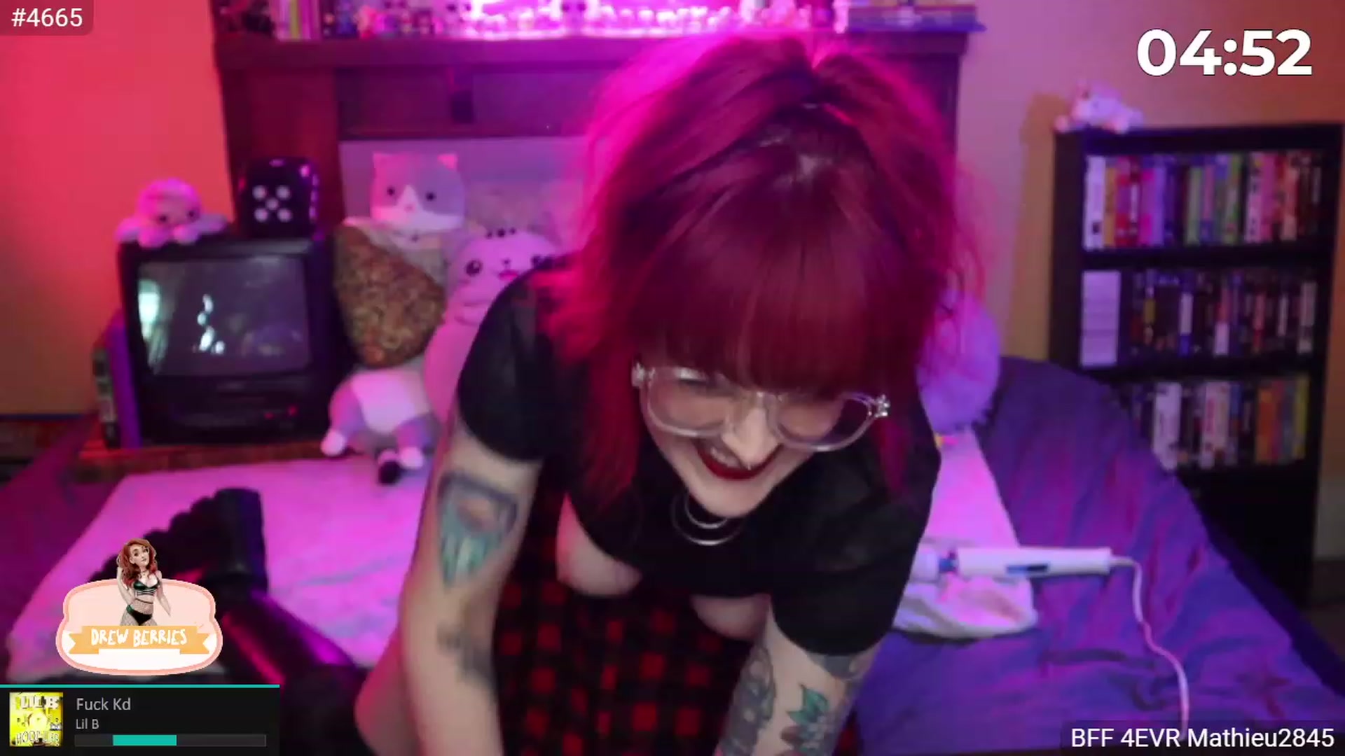 Gallery image thumbnail from DrewBerries's myfreecams stream on, 11/17/2022, 02:54 image 11 of 20