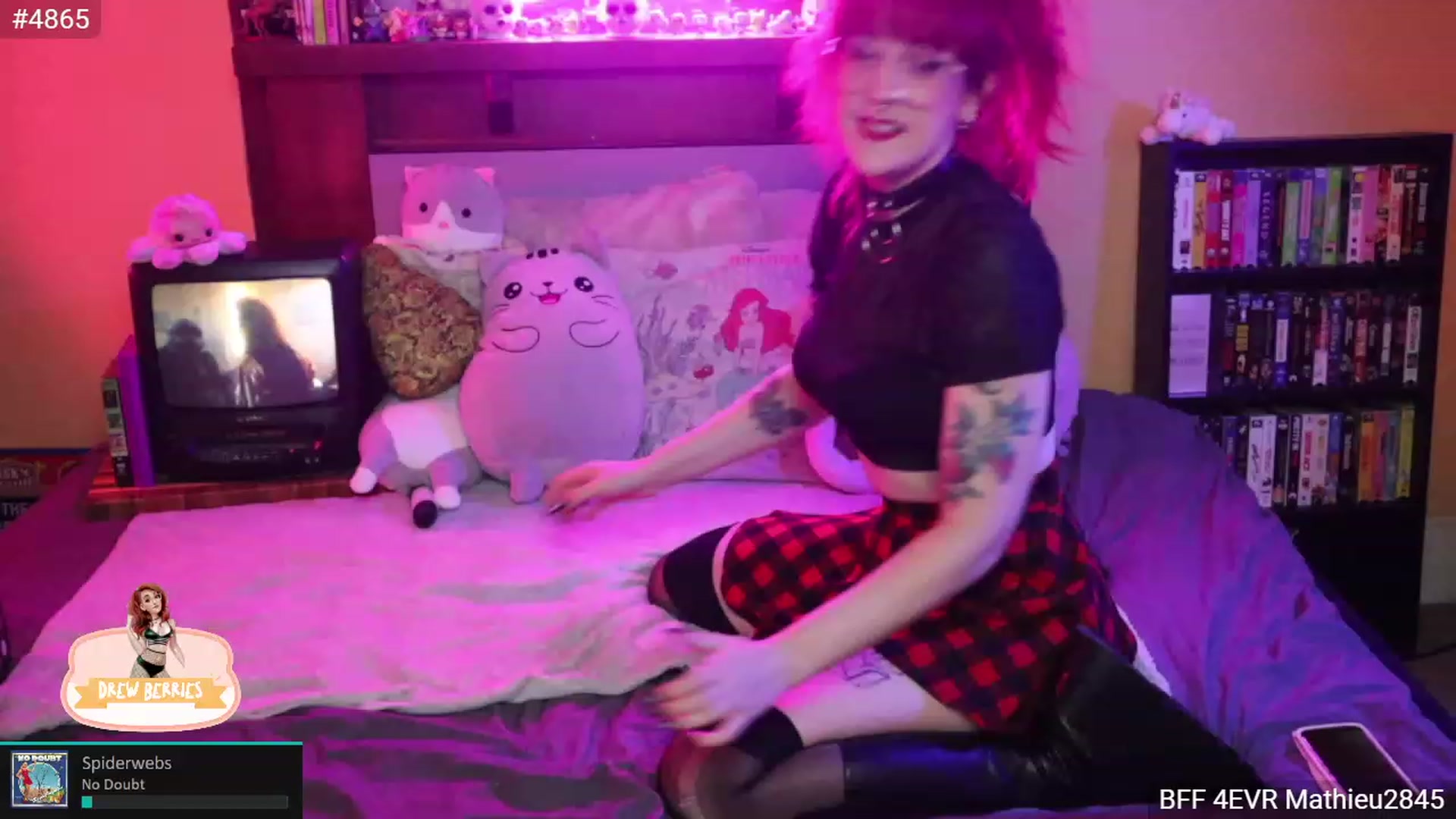 Gallery image thumbnail from DrewBerries's myfreecams stream on, 11/17/2022, 02:54 image 9 of 20