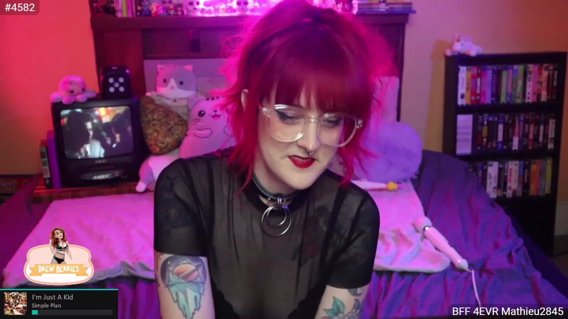 Gallery image thumbnail from DrewBerries's myfreecams stream on, 11/17/2022, 02:54 image 16 of 20