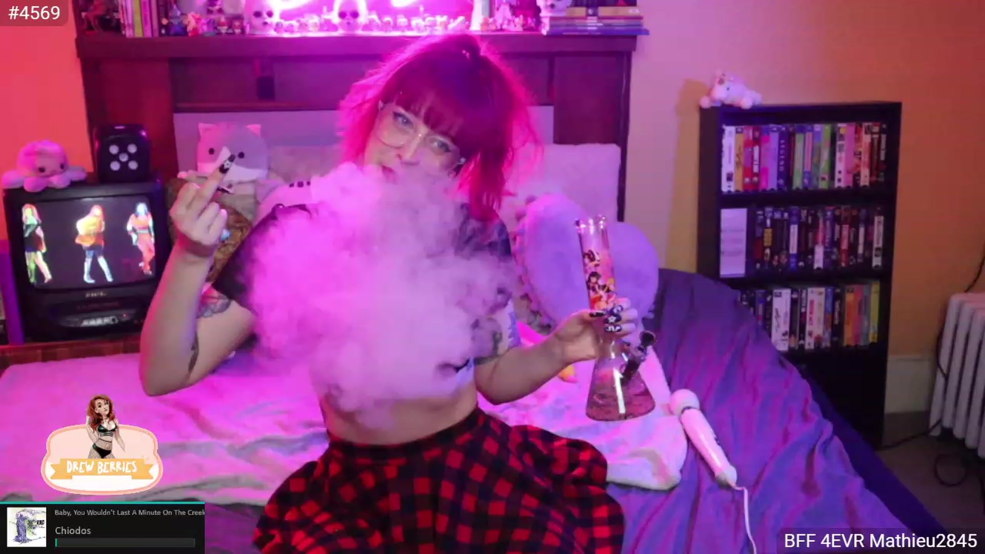 Gallery image thumbnail from DrewBerries's myfreecams stream on, 11/17/2022, 04:12 image 5 of 20
