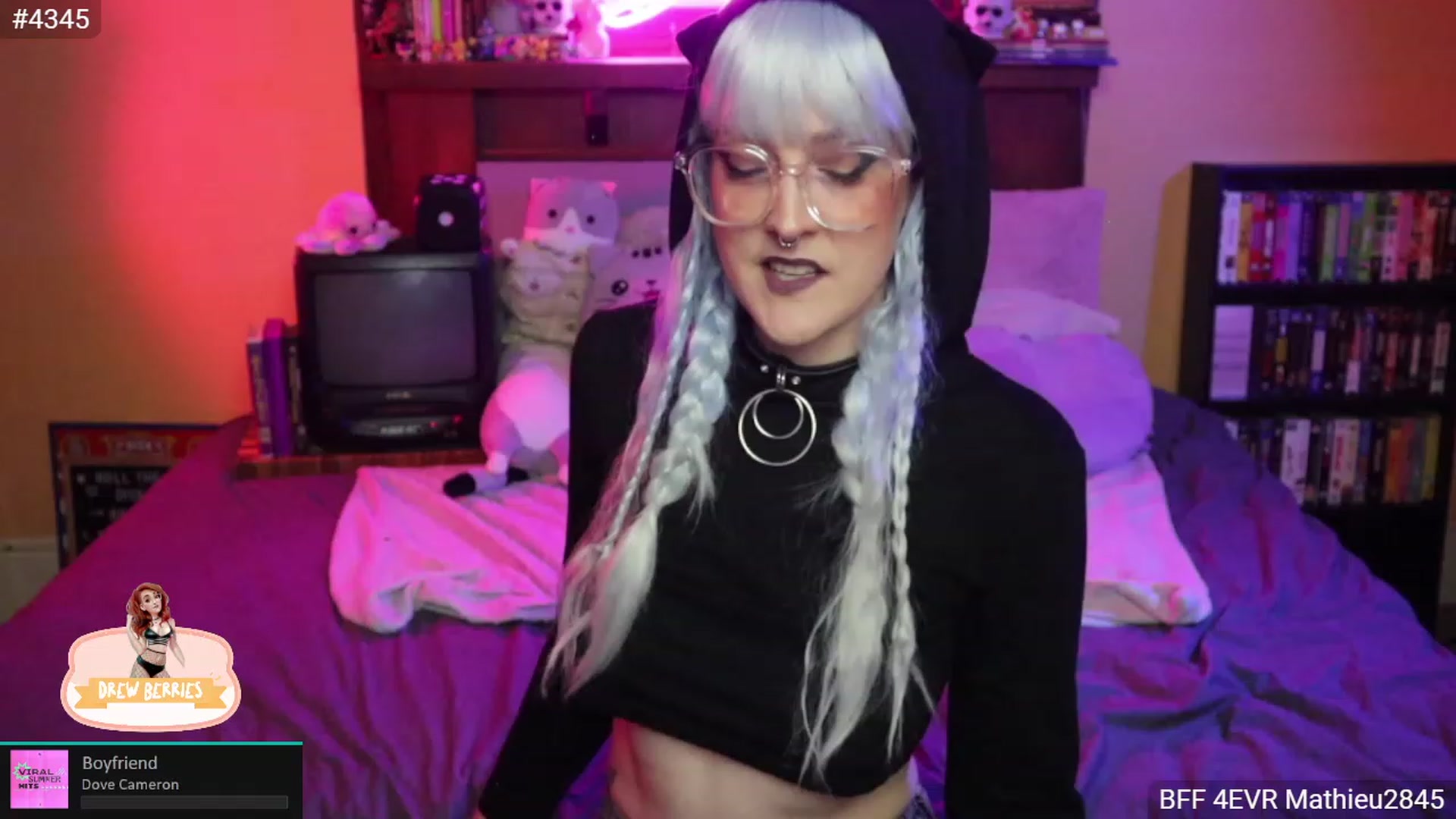 Gallery image thumbnail from DrewBerries's myfreecams stream on, 11/22/2022, 02:50 image 4 of 20
