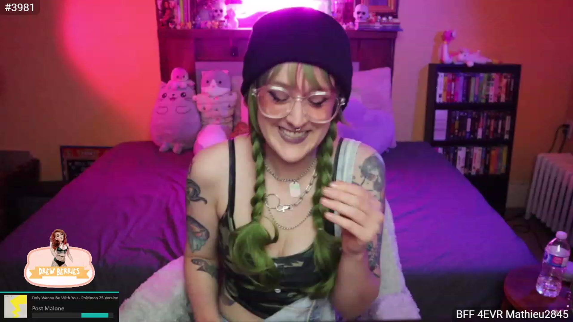 Gallery image thumbnail from DrewBerries's myfreecams stream on, 11/23/2022, 02:34 image 16 of 20