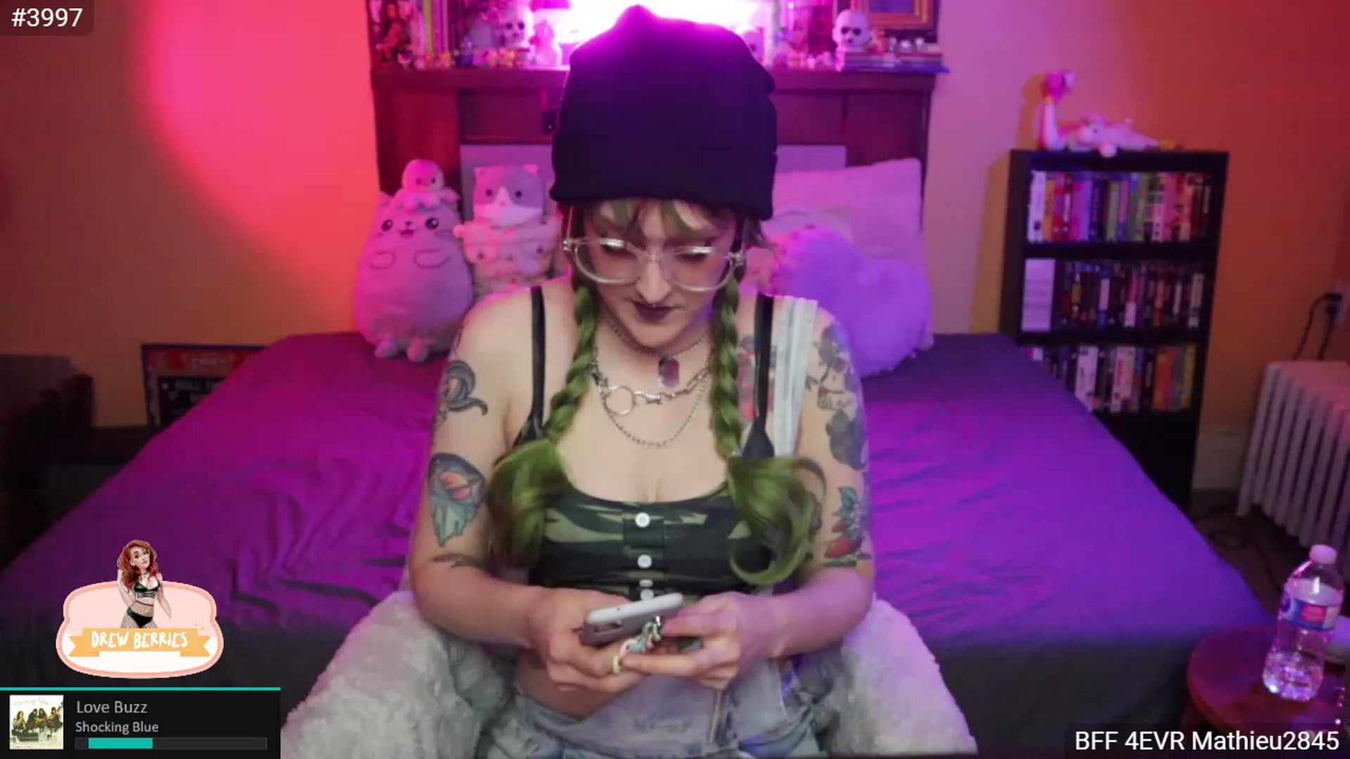 Gallery image thumbnail from DrewBerries's myfreecams stream on, 11/23/2022, 02:34 image 13 of 20