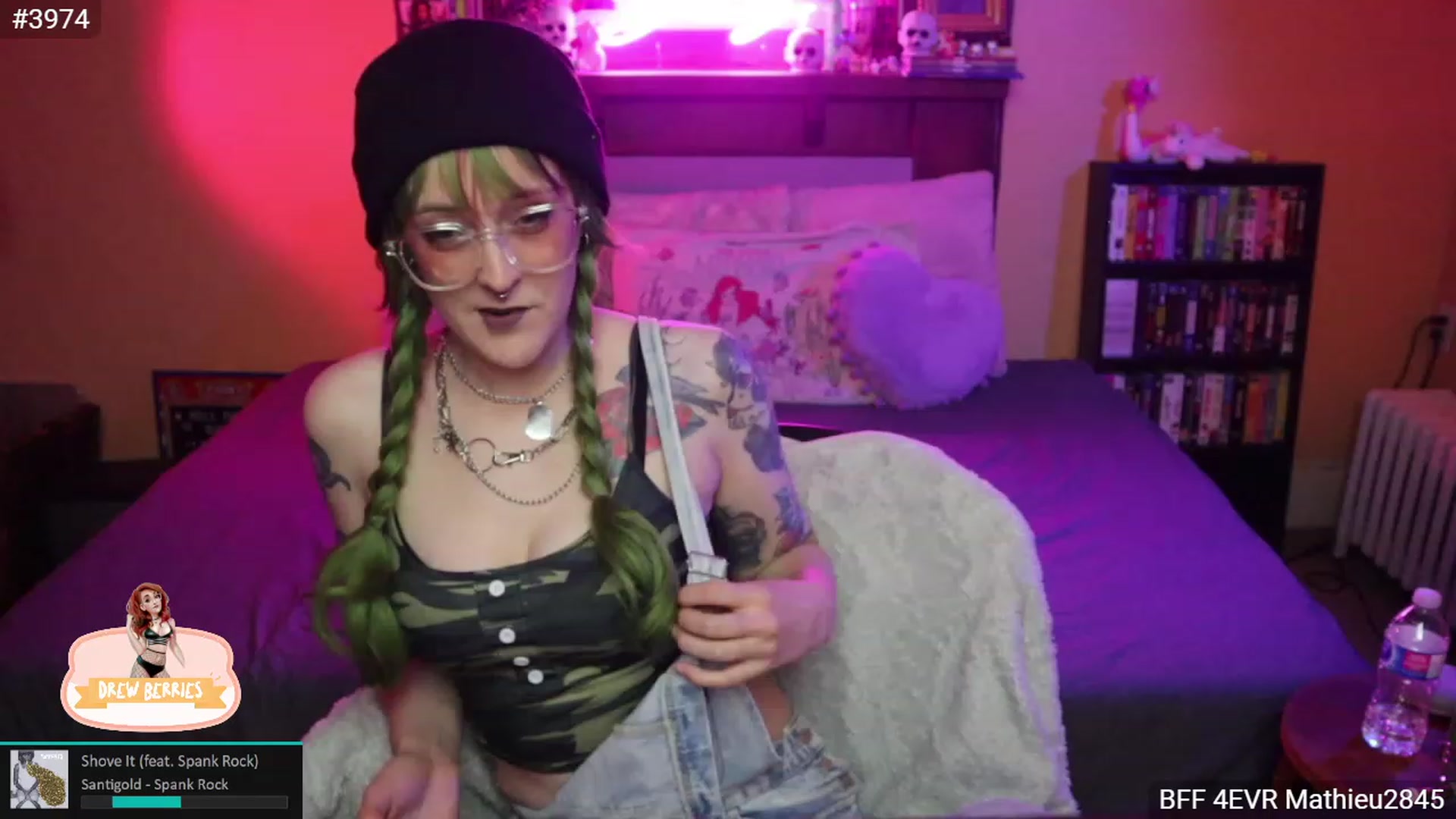 Gallery image thumbnail from DrewBerries's myfreecams stream on, 11/23/2022, 02:34 image 17 of 20