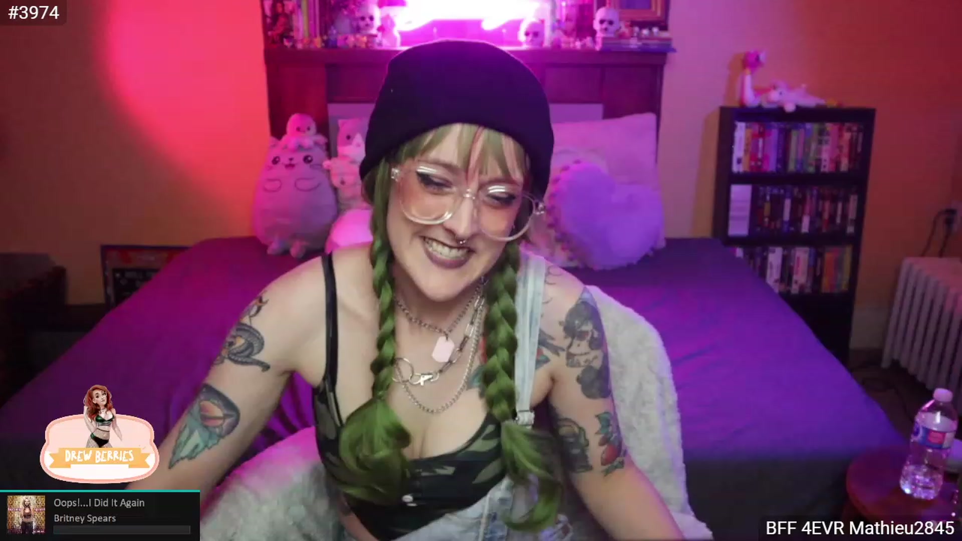 Gallery image thumbnail from DrewBerries's myfreecams stream on, 11/23/2022, 02:34 image 18 of 20