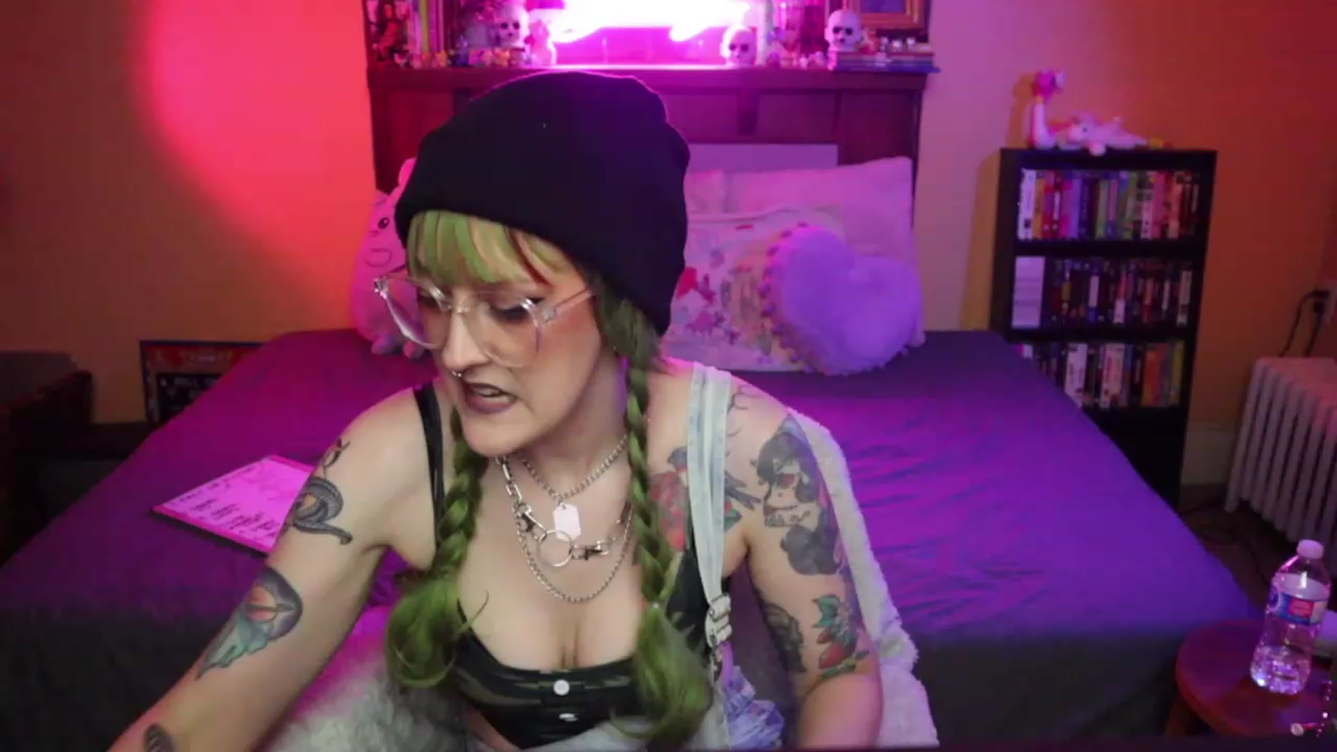 Gallery image thumbnail from DrewBerries's myfreecams stream on, 11/23/2022, 02:34 image 5 of 20