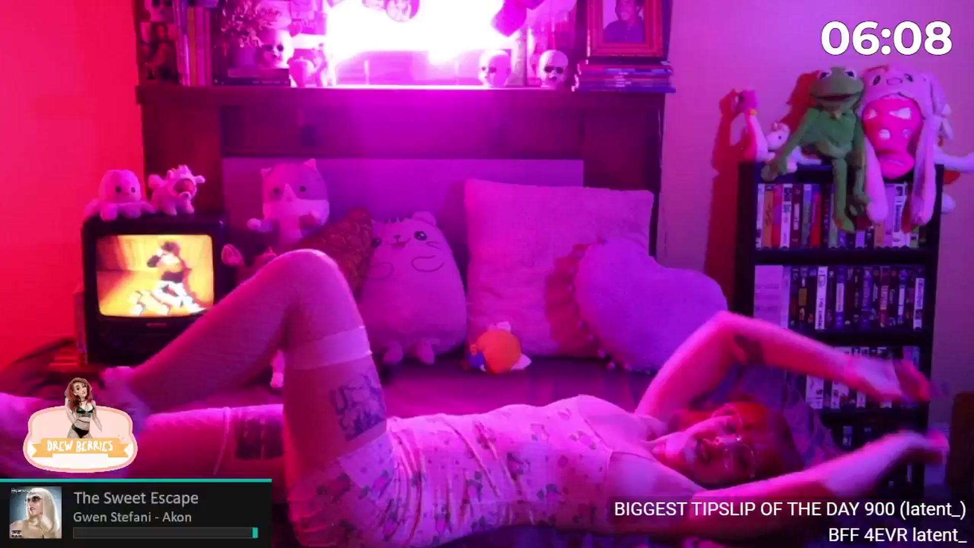 Gallery image thumbnail from DrewBerries's myfreecams stream on, 05/10/2024, 01:36 image 10 of 20