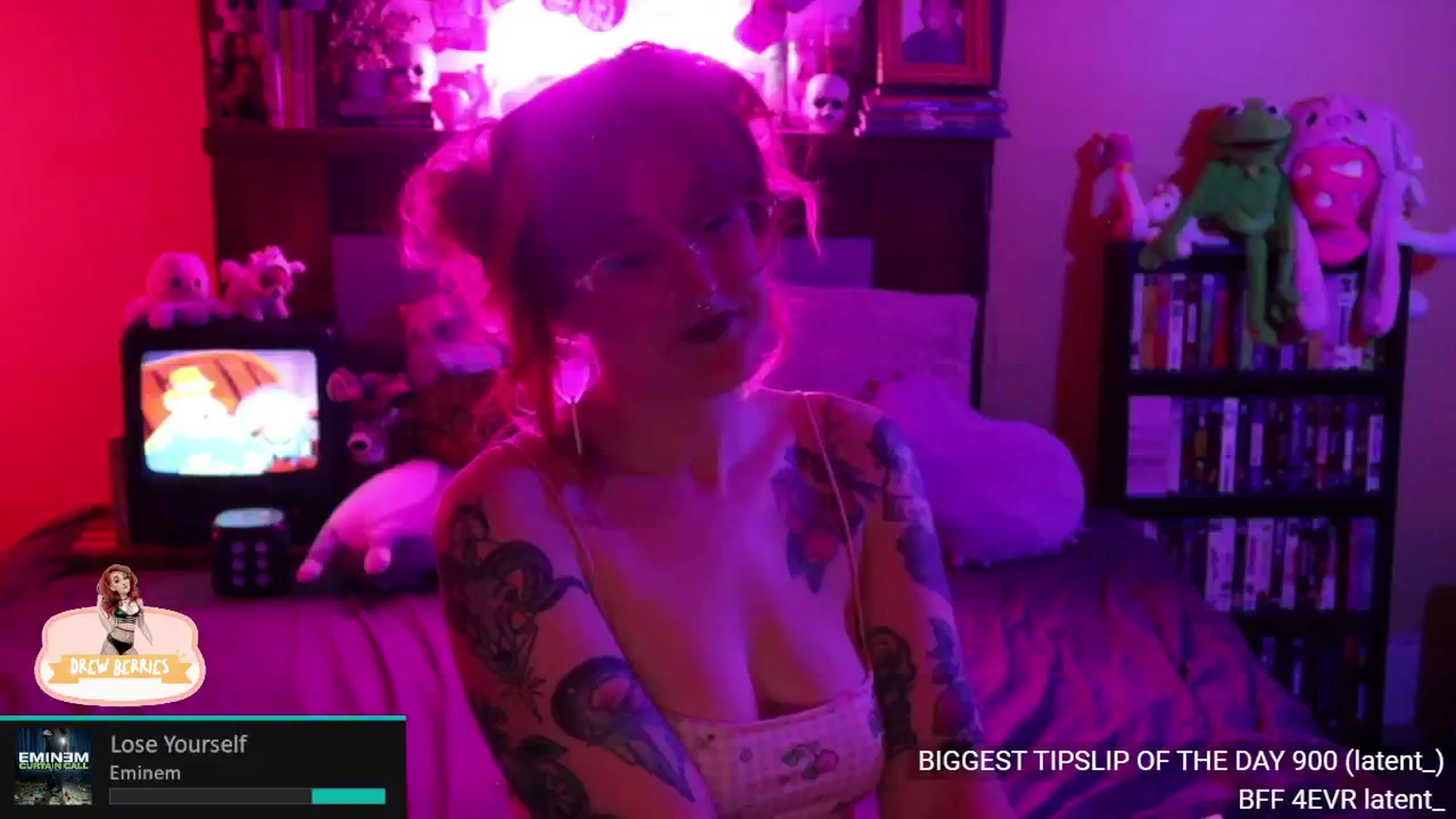 Gallery image thumbnail from DrewBerries's myfreecams stream on, 05/10/2024, 01:36 image 15 of 20